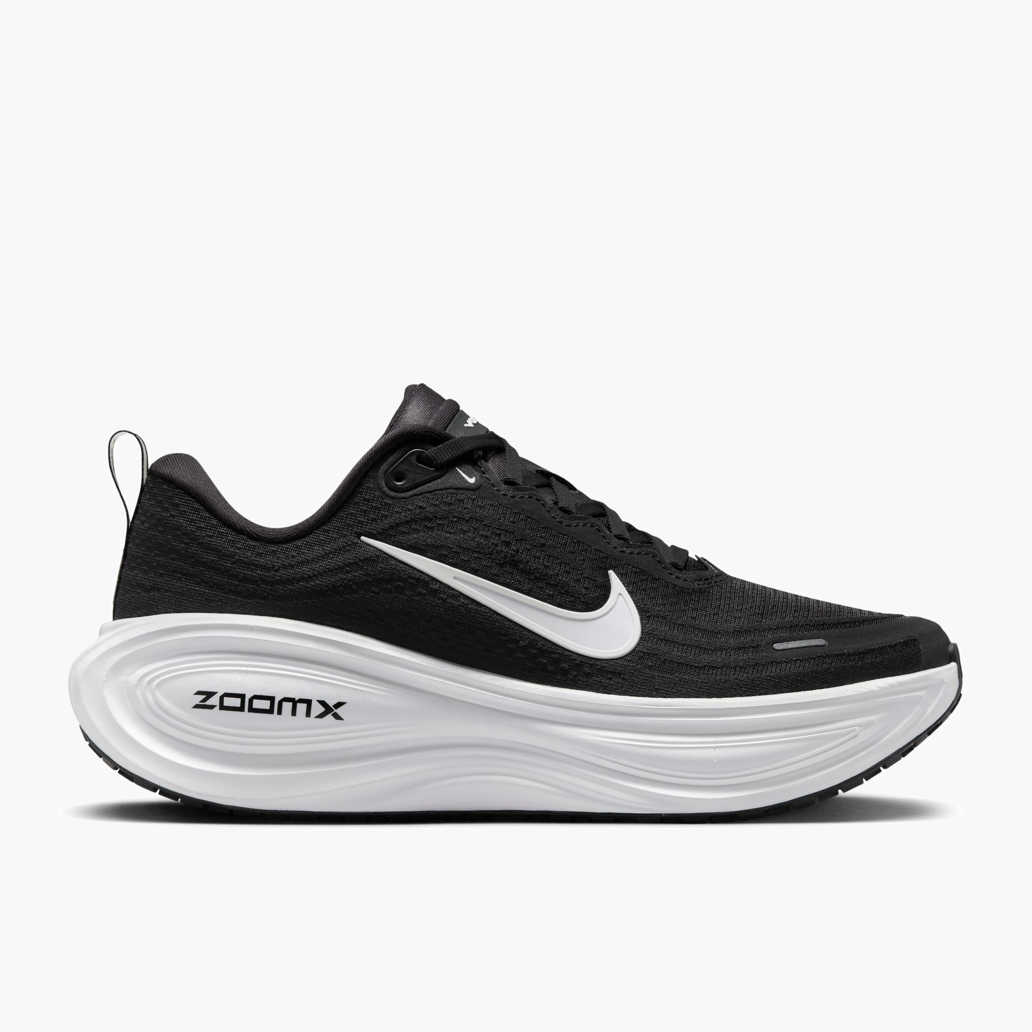 Lateral angle shot of Women's Vomero Plus in Black / White-Cool Grey-Mtlc Dark Grey