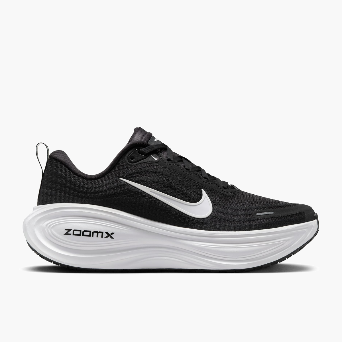 Lateral angle shot of Women's Vomero Plus in Black / White-Cool Grey-Mtlc Dark Grey