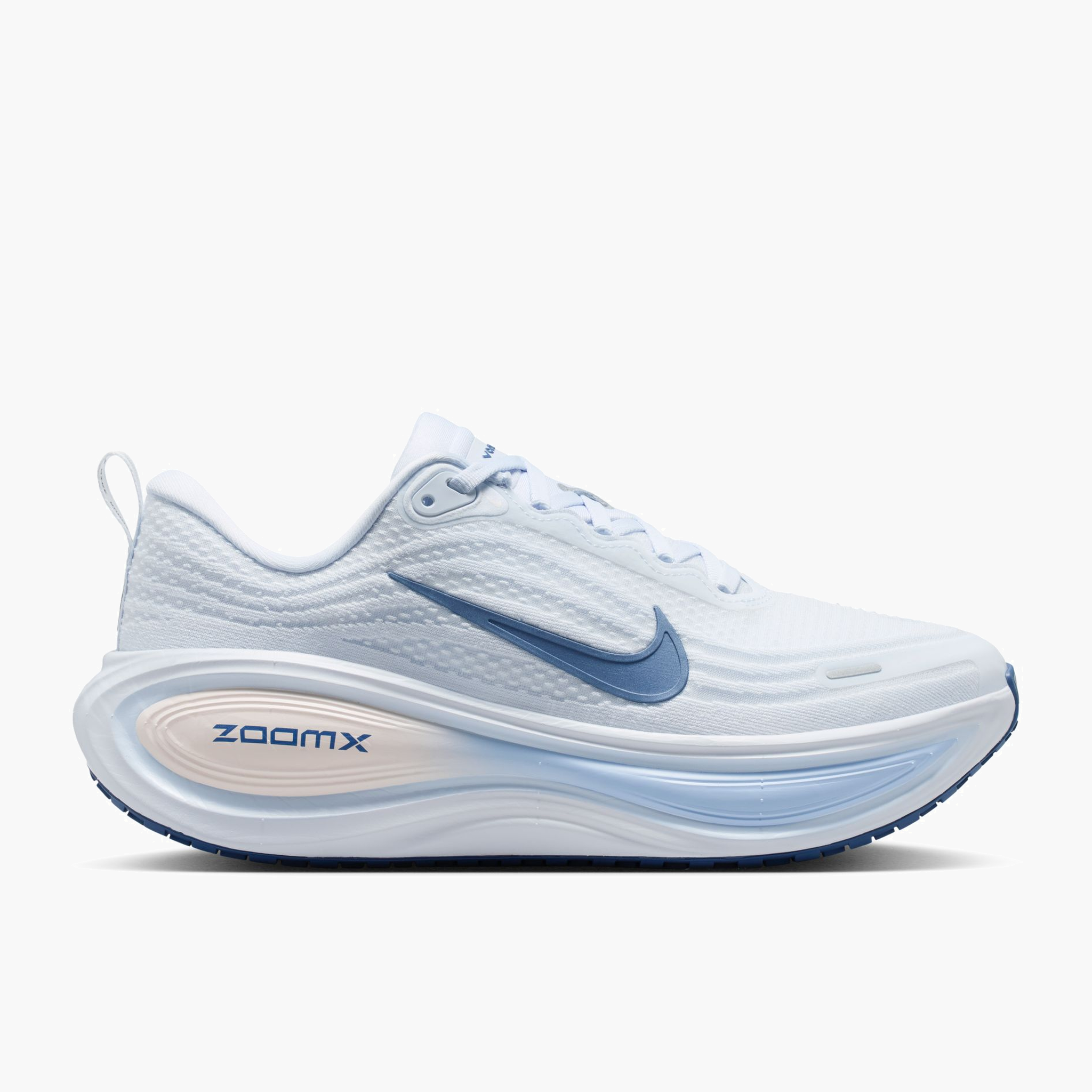 Lateral angle shot of Women's Vomero Plus in White / Mystic Navy-Aluminum-Football Grey