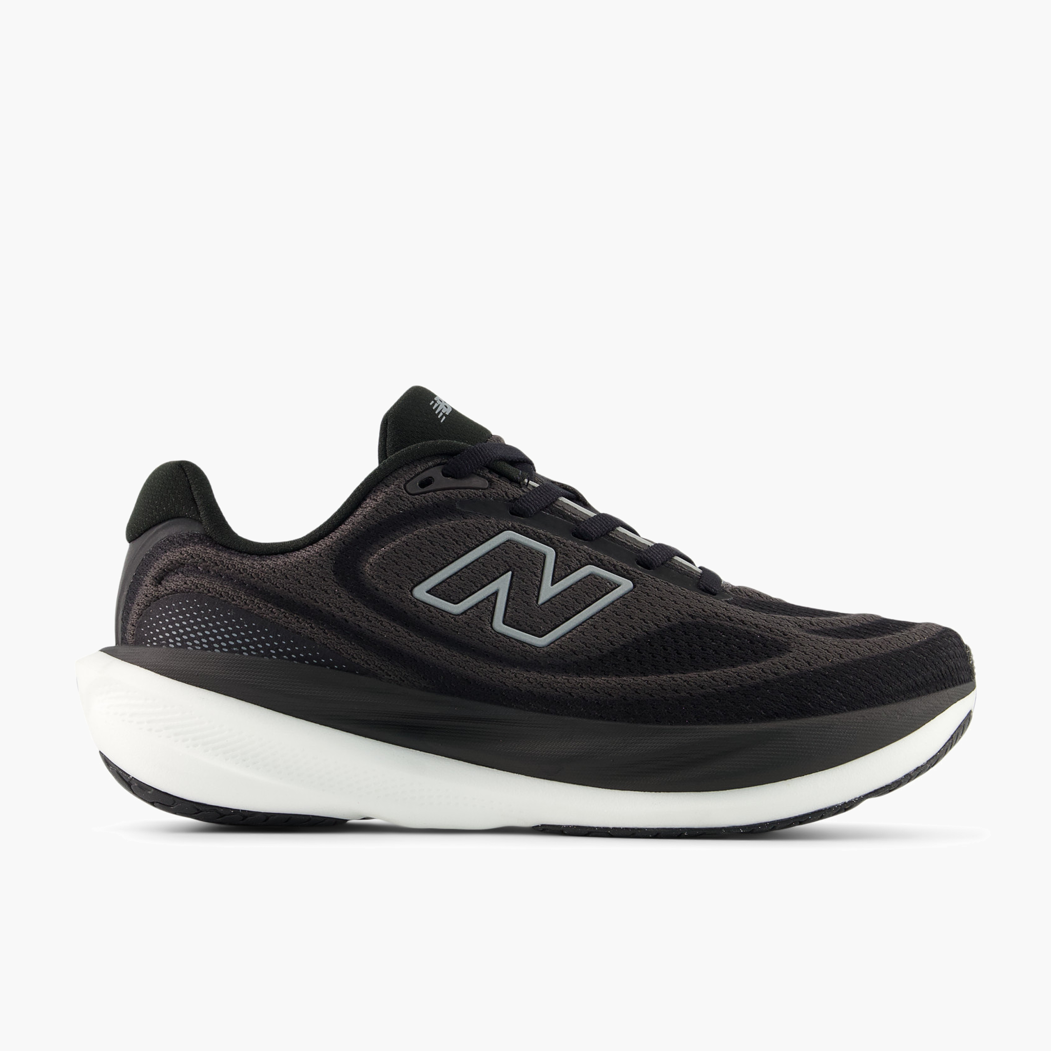 Lateral angle shot of Women's 1080 v15 in Black / Slategrey