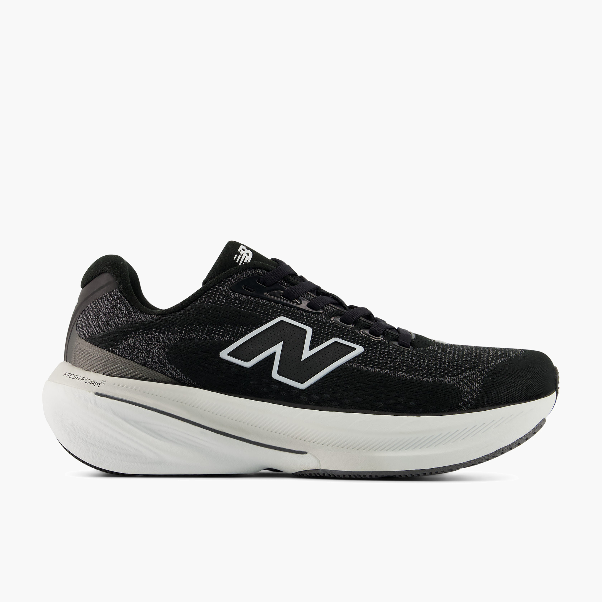 Lateral angle shot of Women's 860 v15 in Black / White