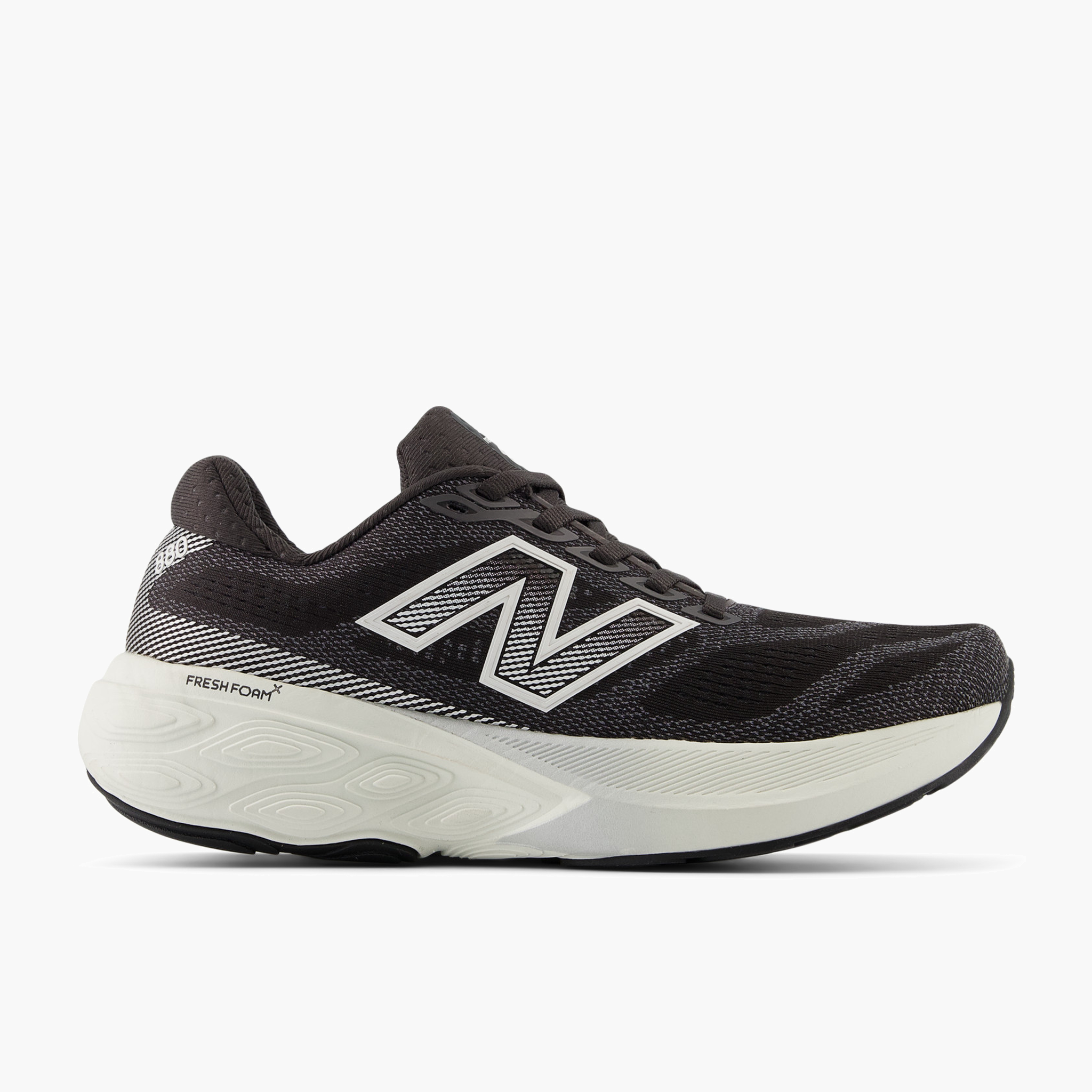 Lateral angle shot of Women's 880 v15 in Black Cement