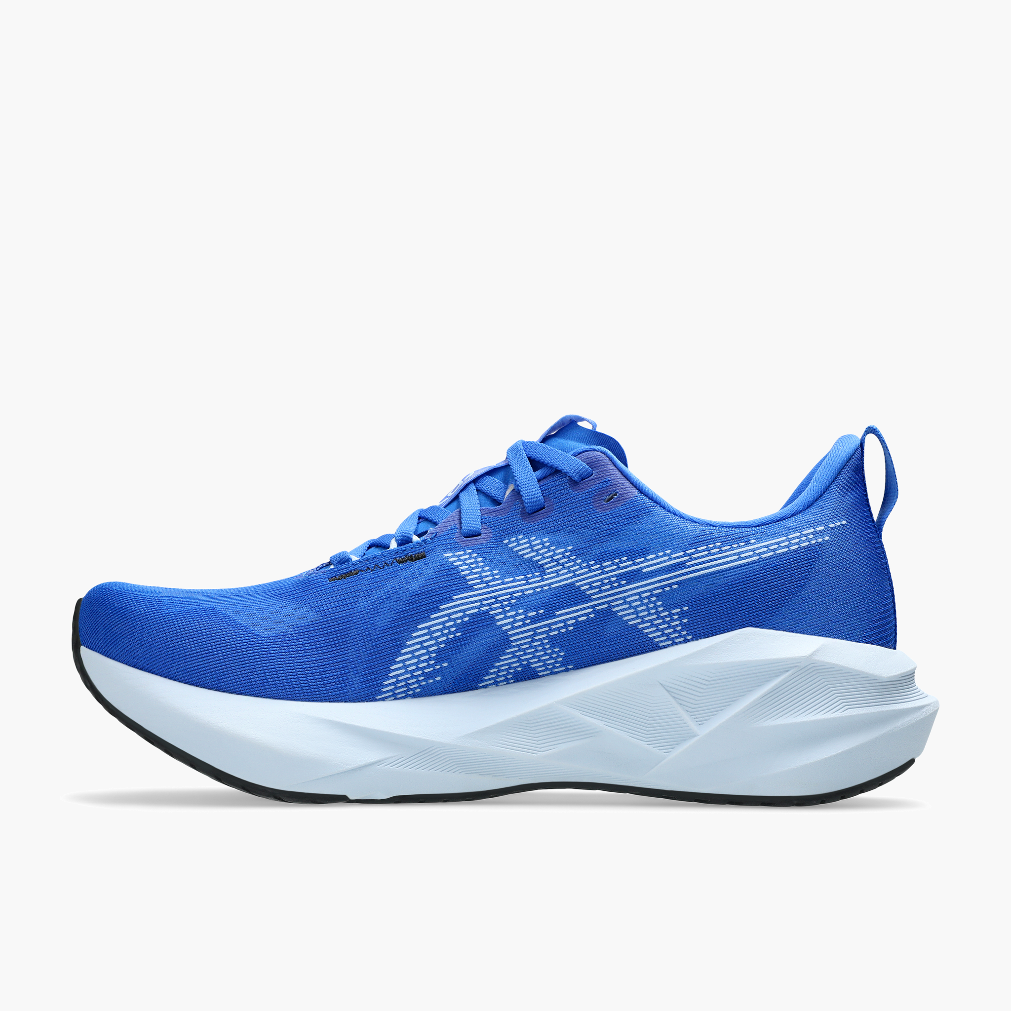 Medial angle shot of Men's Novablast 5 in Illusion Blue / Light Blue