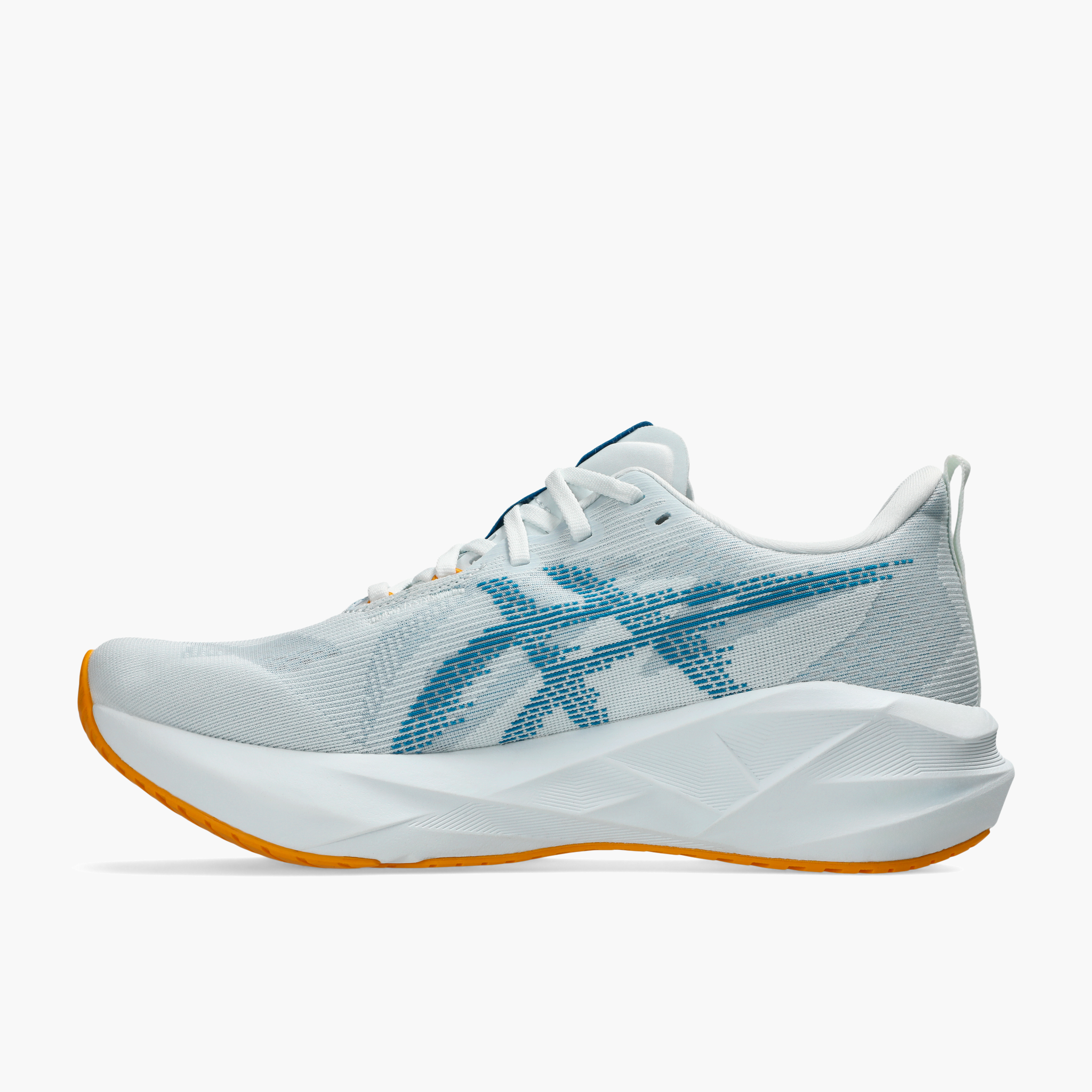 Medial angle shot of Men's Novablast 5 in Arctic Blue / Aegean Blue