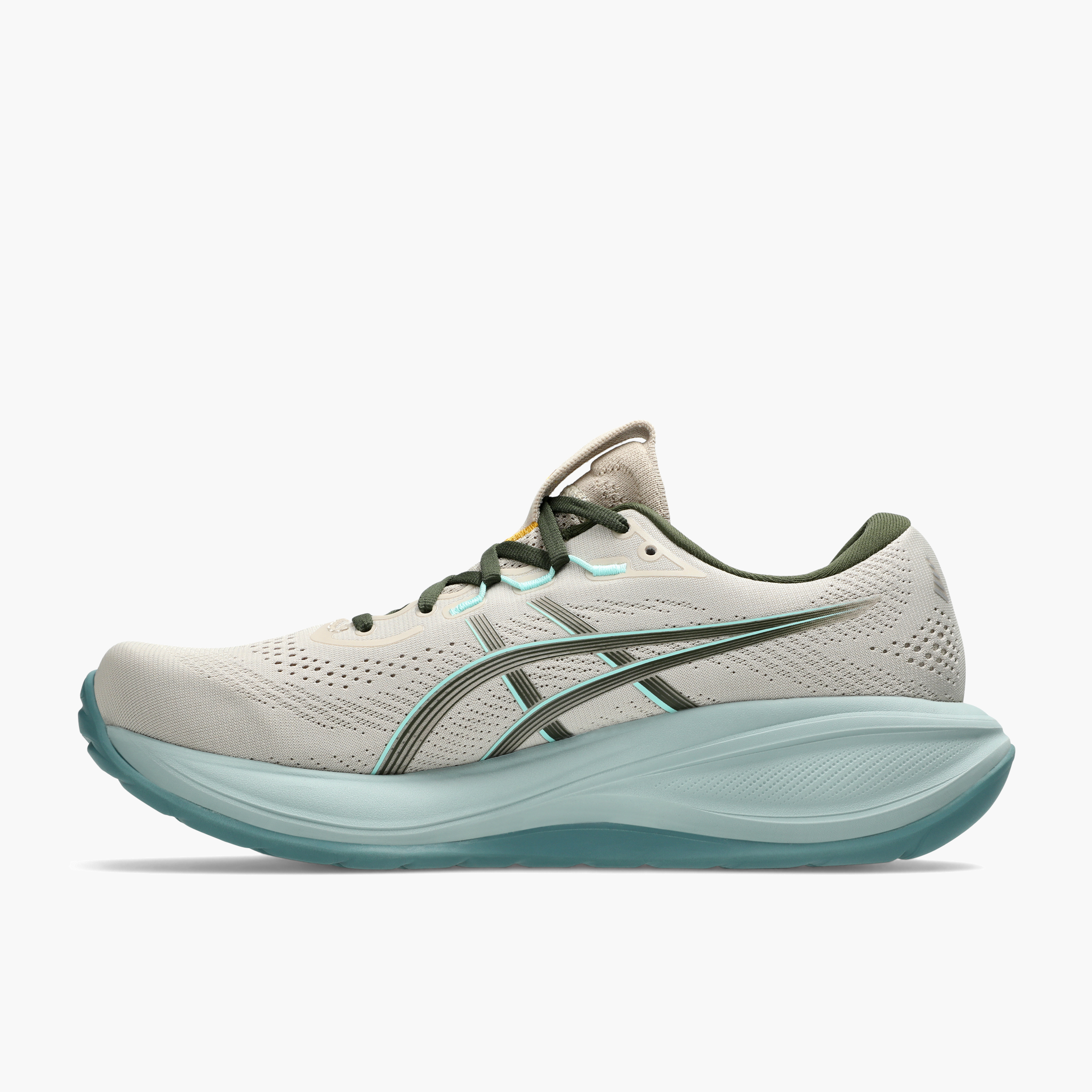 Medial angle shot of Men's Gel-Cumulus 28 in Simply Taupe / Vintage Khaki