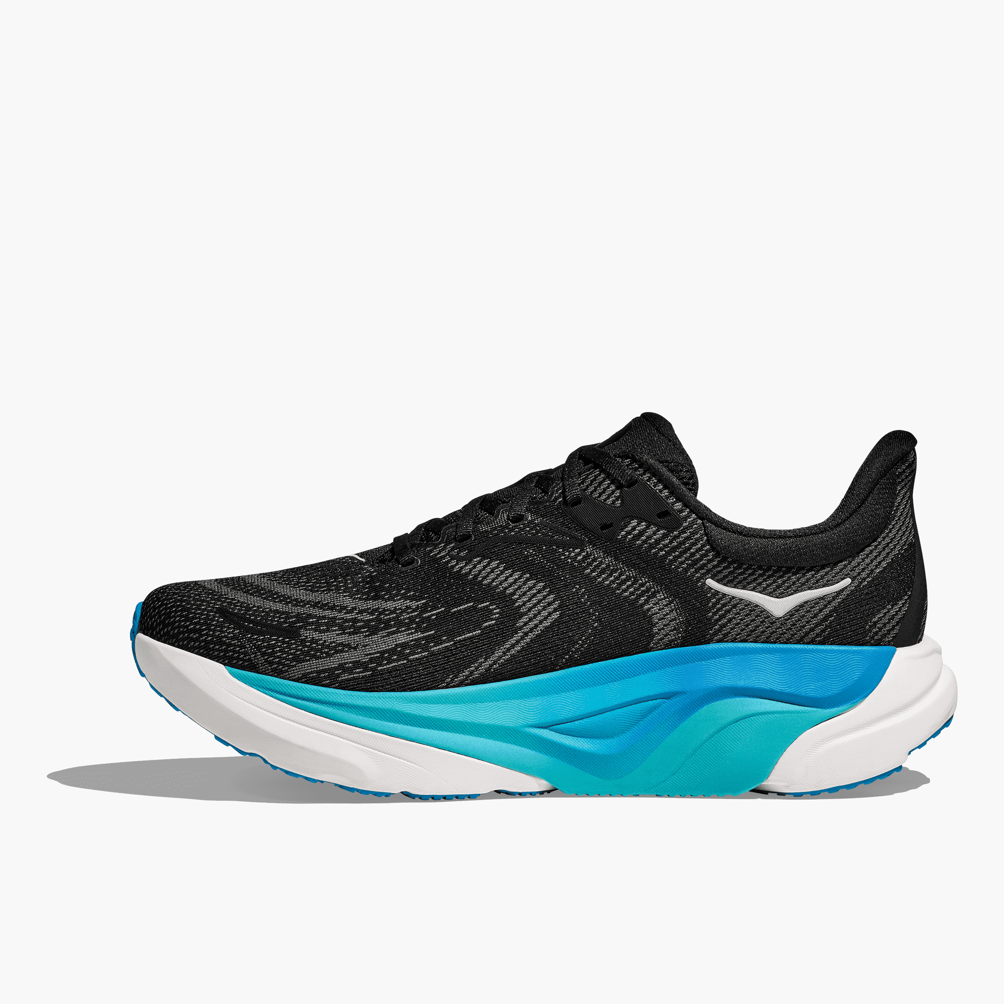 Medial angle shot of Men's Arahi 8 in Black / Skyward Blue