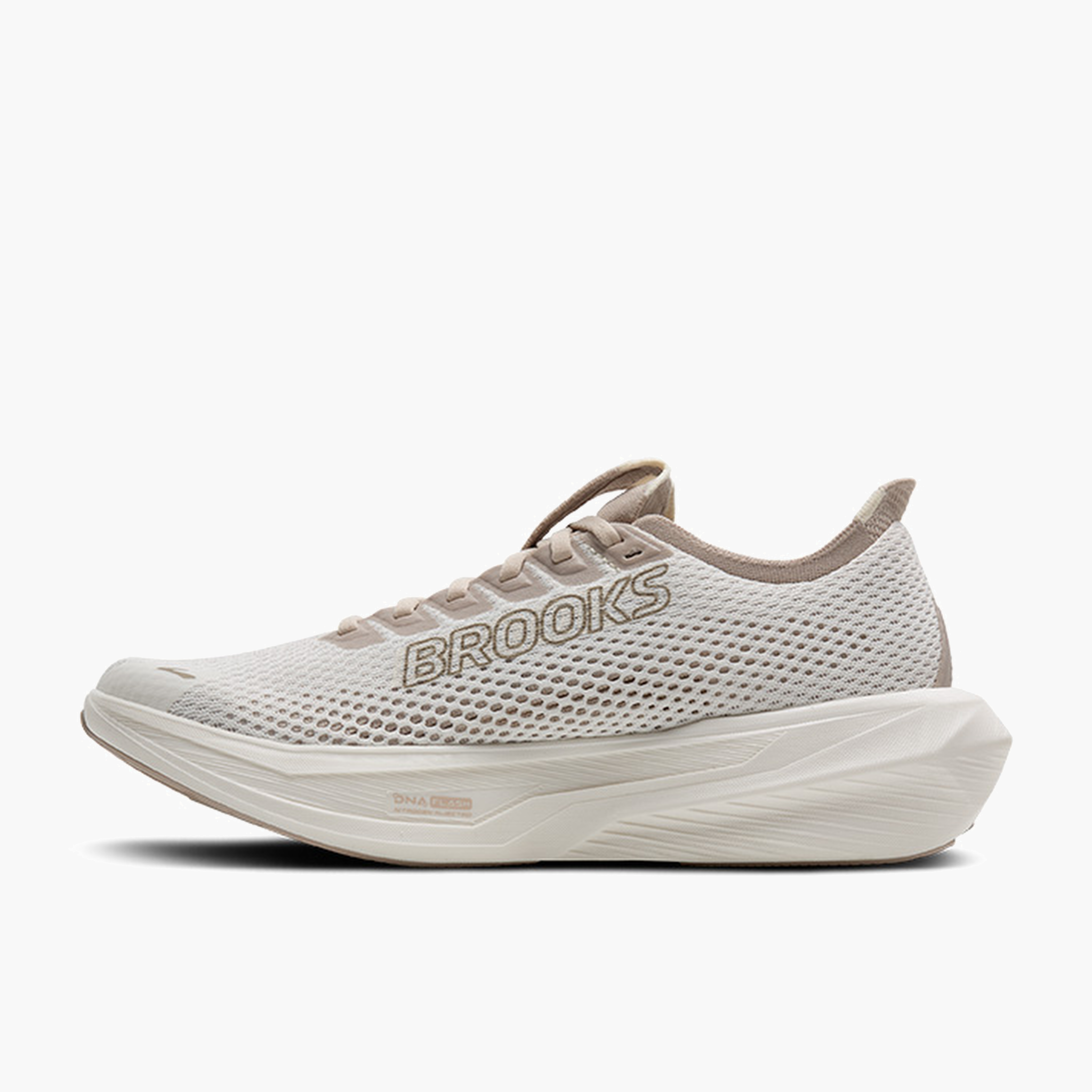 Medial angle shot of Women's Hyperion 3 in Coconut / Bronze / Mushroom