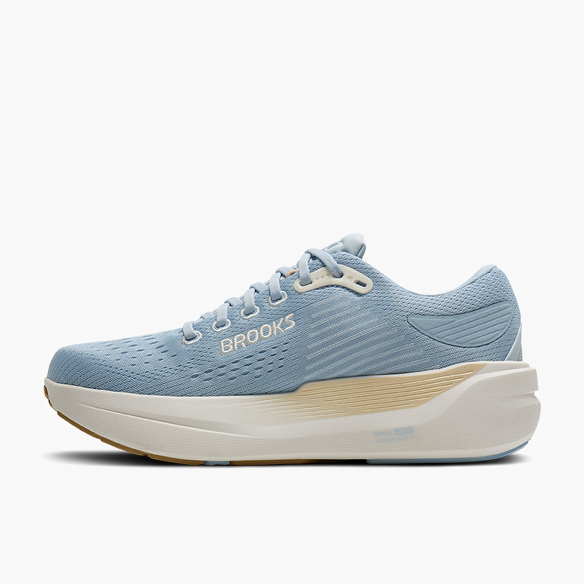 Medial angle shot of Women's Ghost Max 3 in Skyway / Coconut / Sand