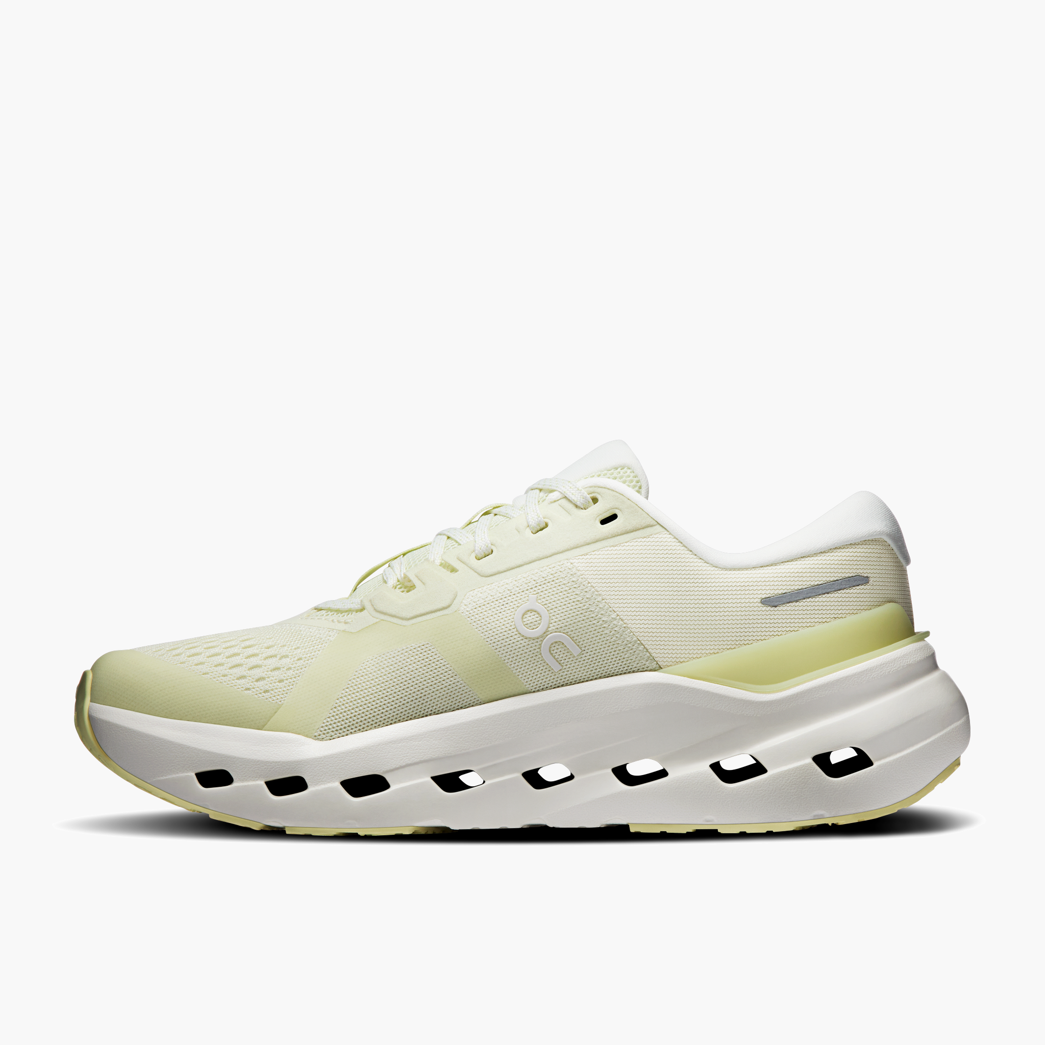 Medial angle shot of Women's Cloudrunner 3 in Seedling | Ivory