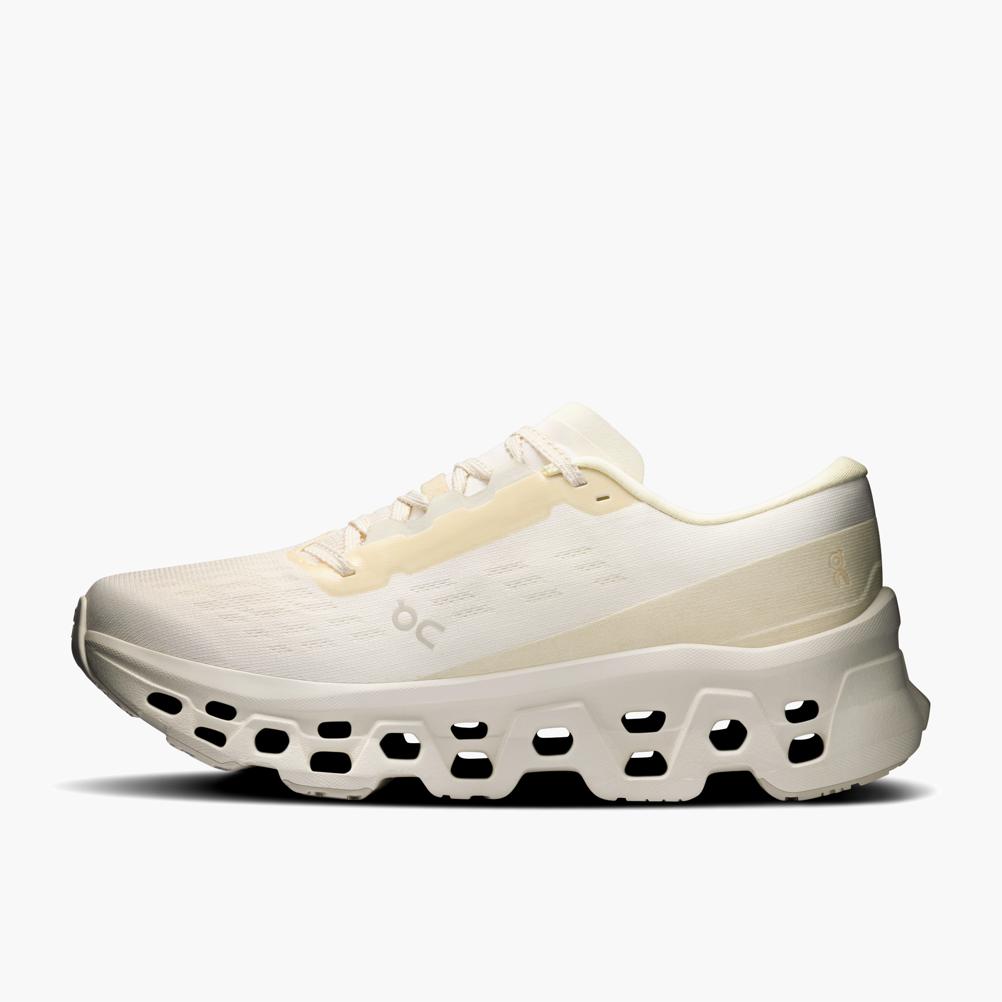 Medial angle shot of Women's Cloudmonster 3 in Ivory | Ray