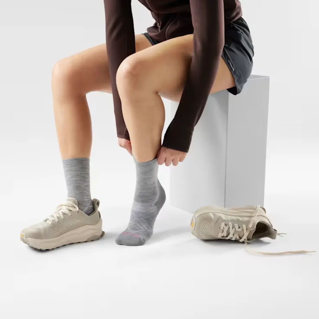 Women s Run Cold Crew Socks in Light Gray / White - 2
