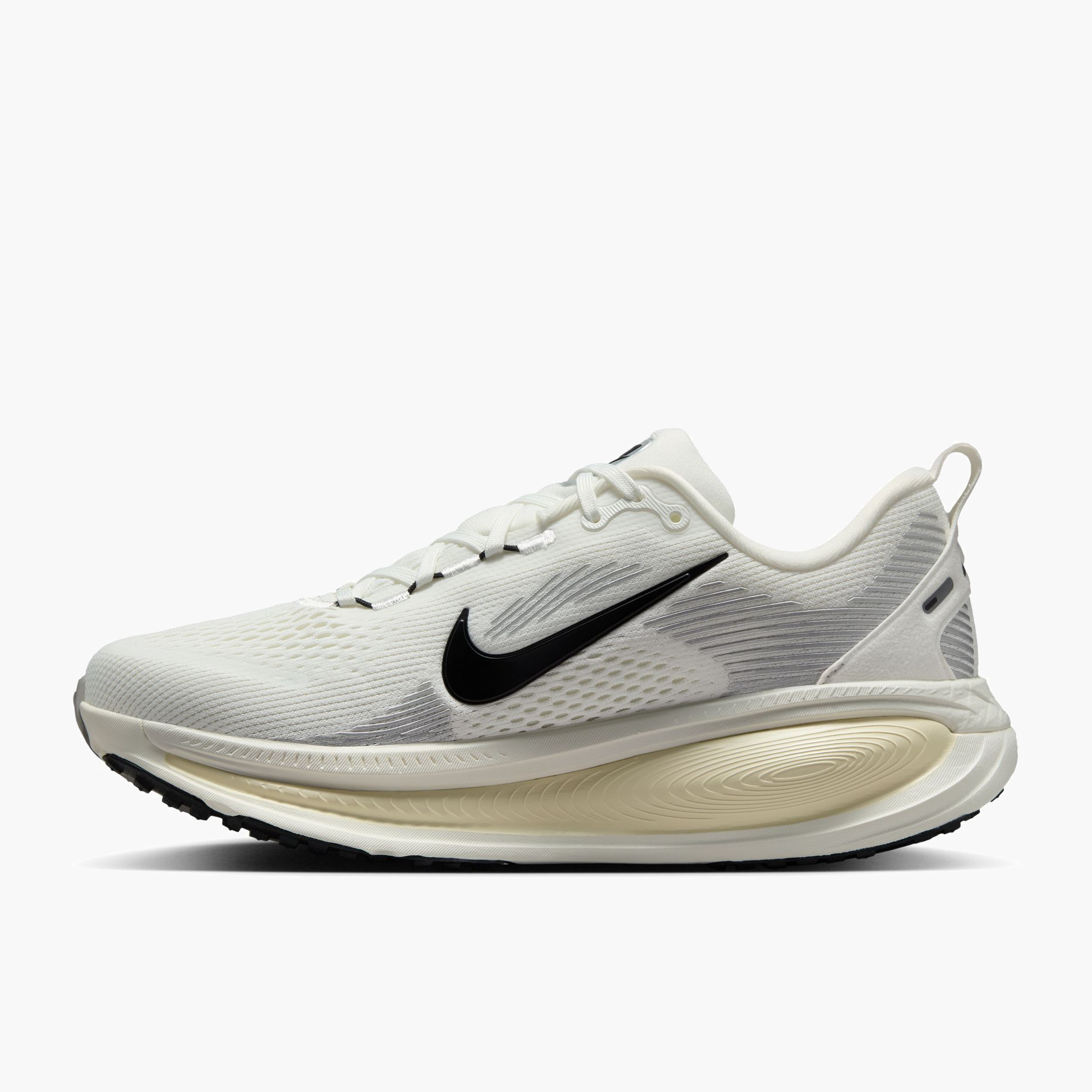 Medial angle shot of Women's Vomero 18 in Summit White / Black-Coconut Milk