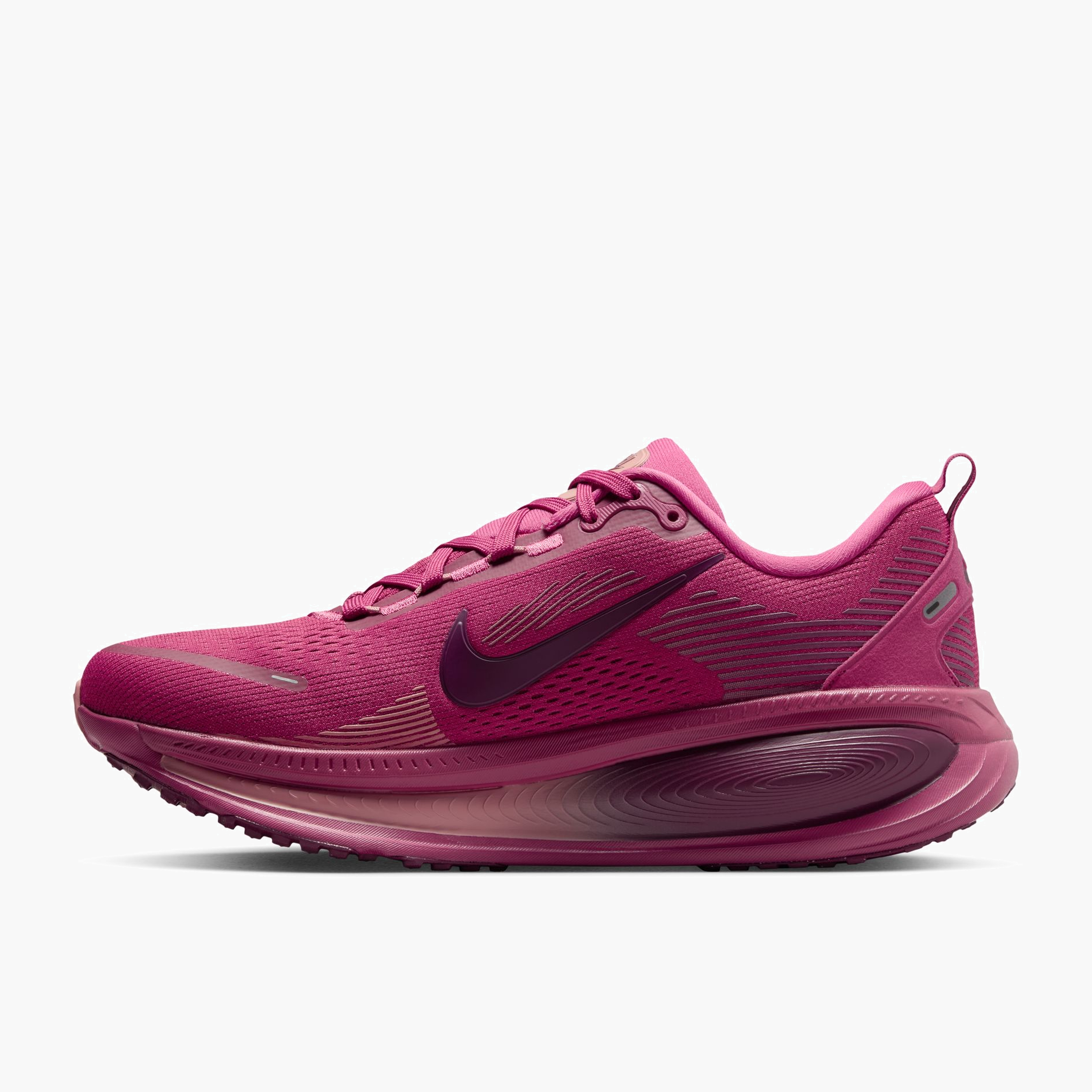 Medial angle shot of Women's Vomero 18 in Sweet Beet / Bordeaux-Red Stardust