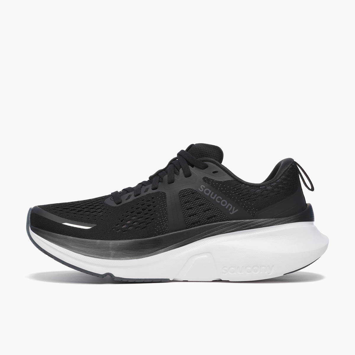 Medial angle shot of Women's Guide 18 in Black/white