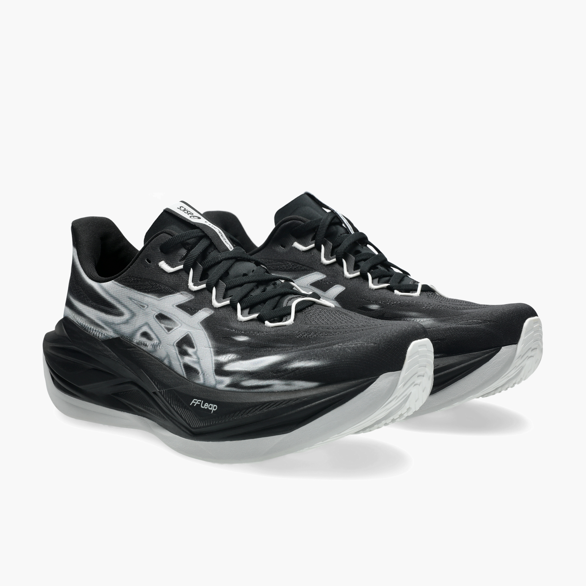 3/4 angle shot of All Gender Superblast 3 in Black / Black