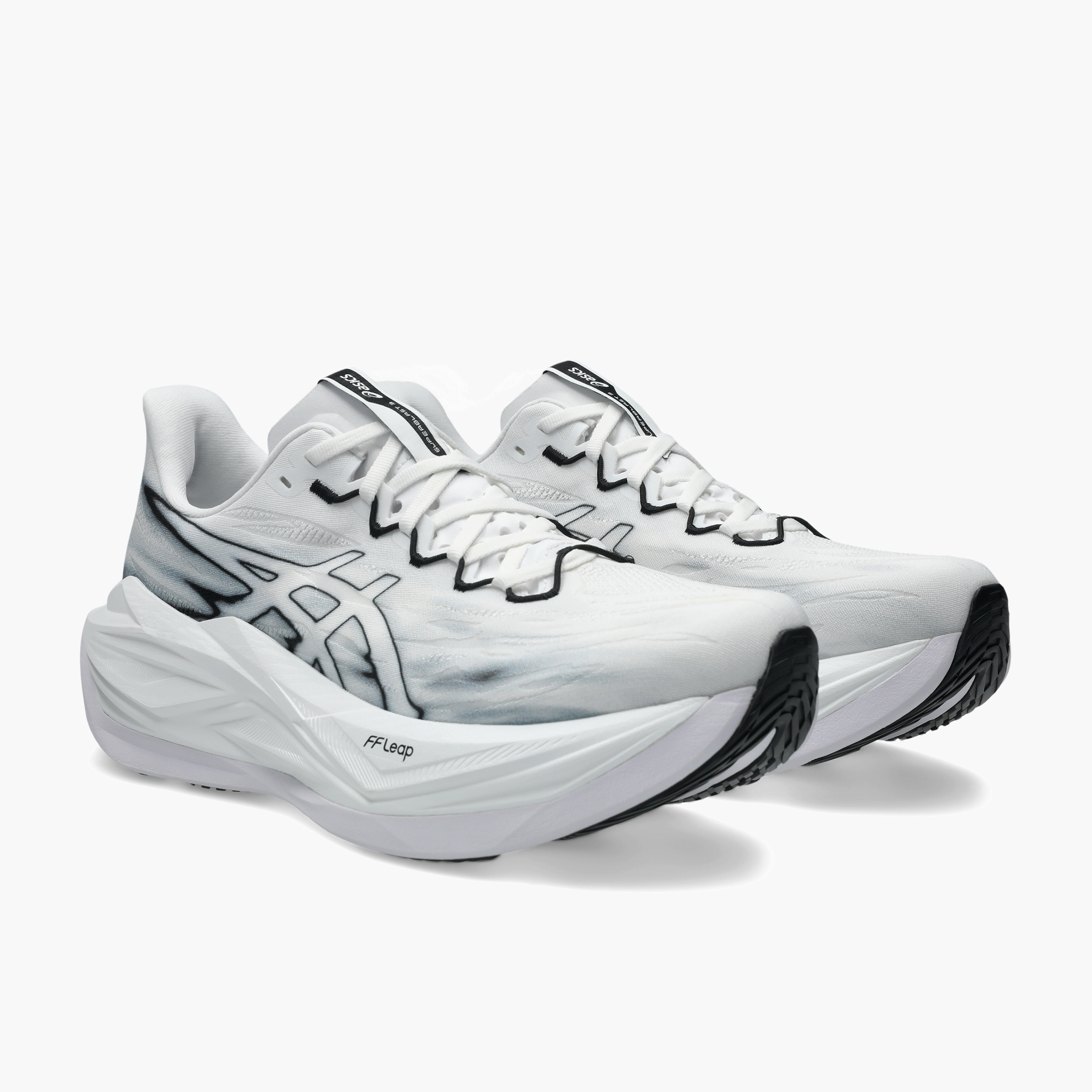 3/4 angle shot of All Gender Superblast 3 in White / Black