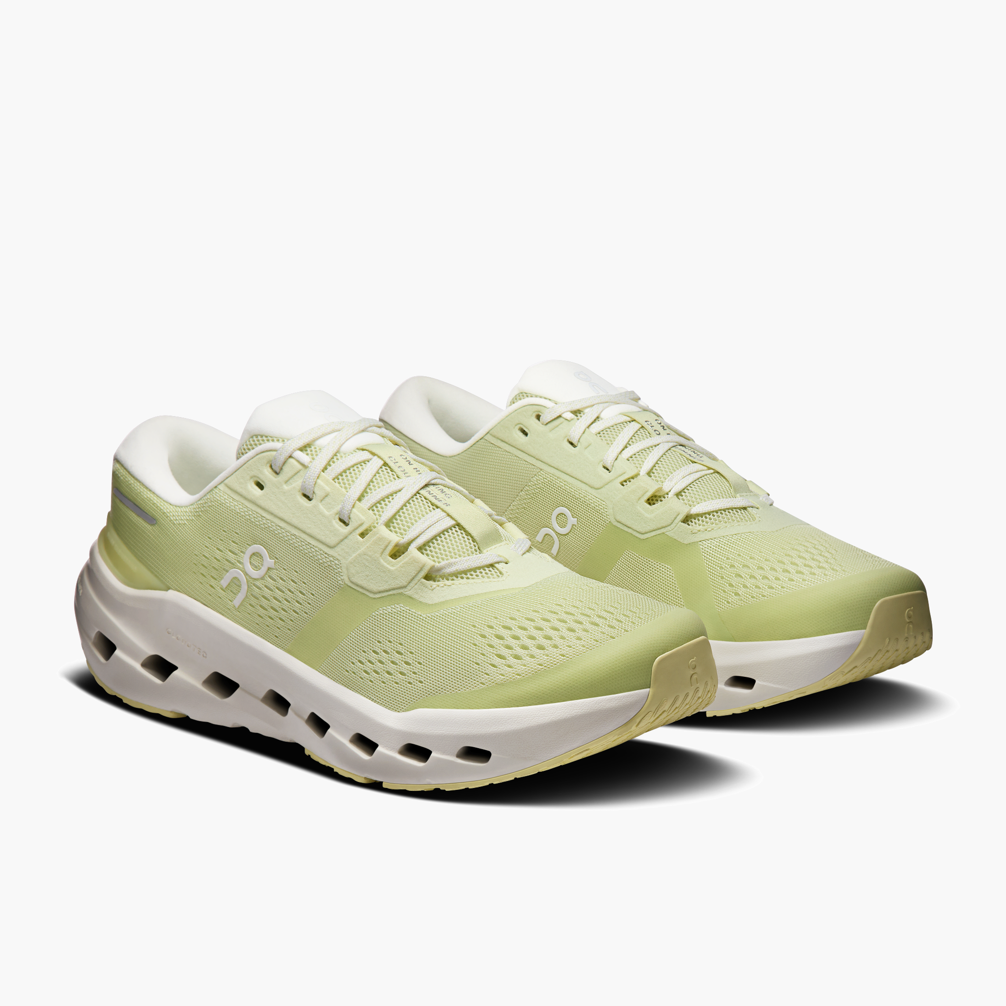3/4 angle shot of Men's Cloudrunner 3 in Linen | Ivory