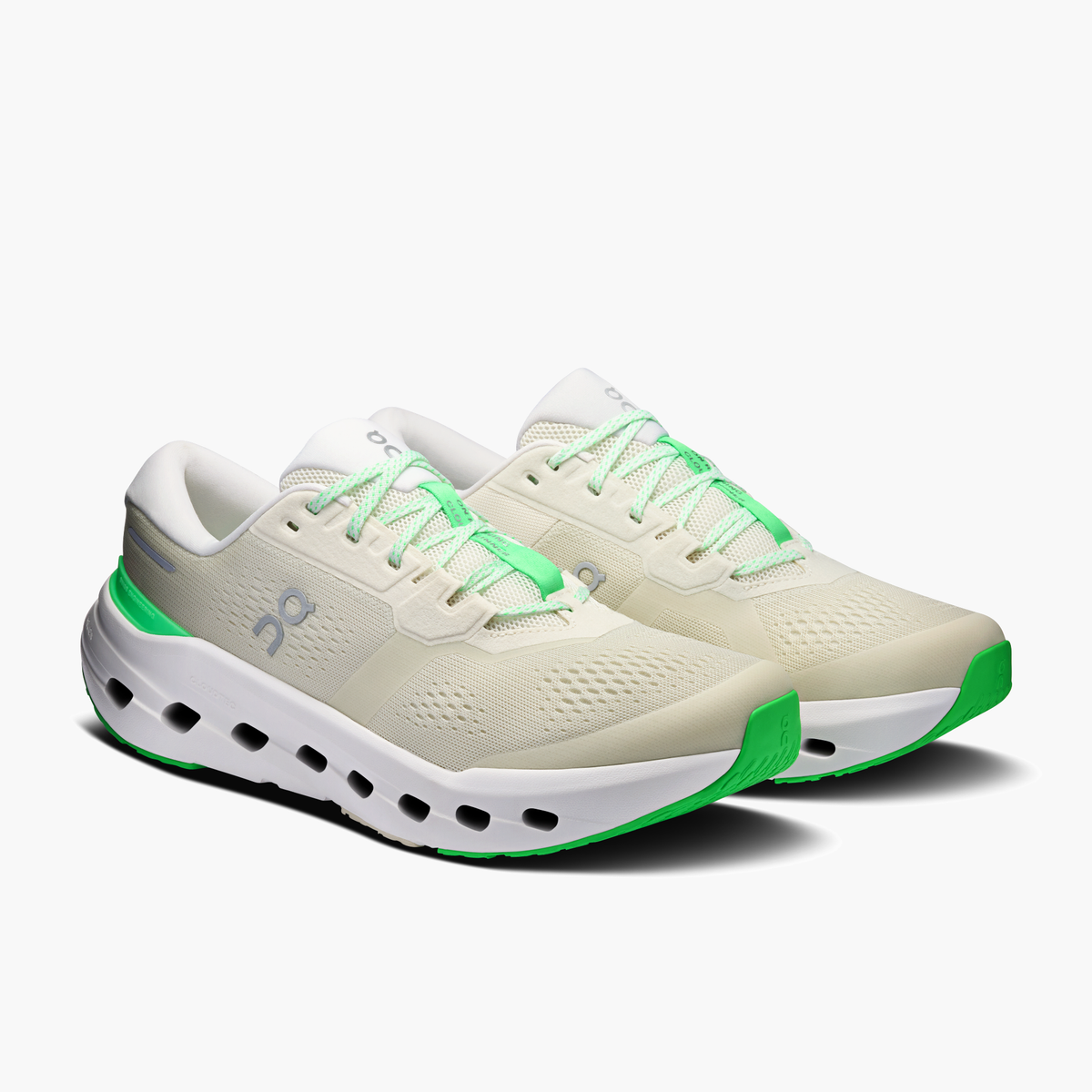 3/4 angle shot of Men's Cloudrunner 3 in Ghost | Verdite