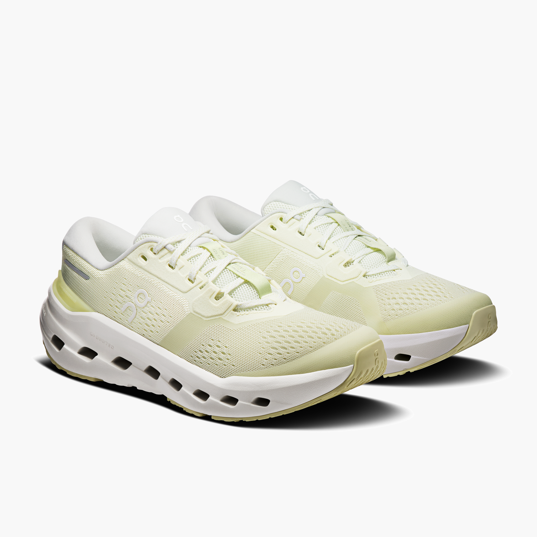 3/4 angle shot of Women's Cloudrunner 3 in Seedling | Ivory