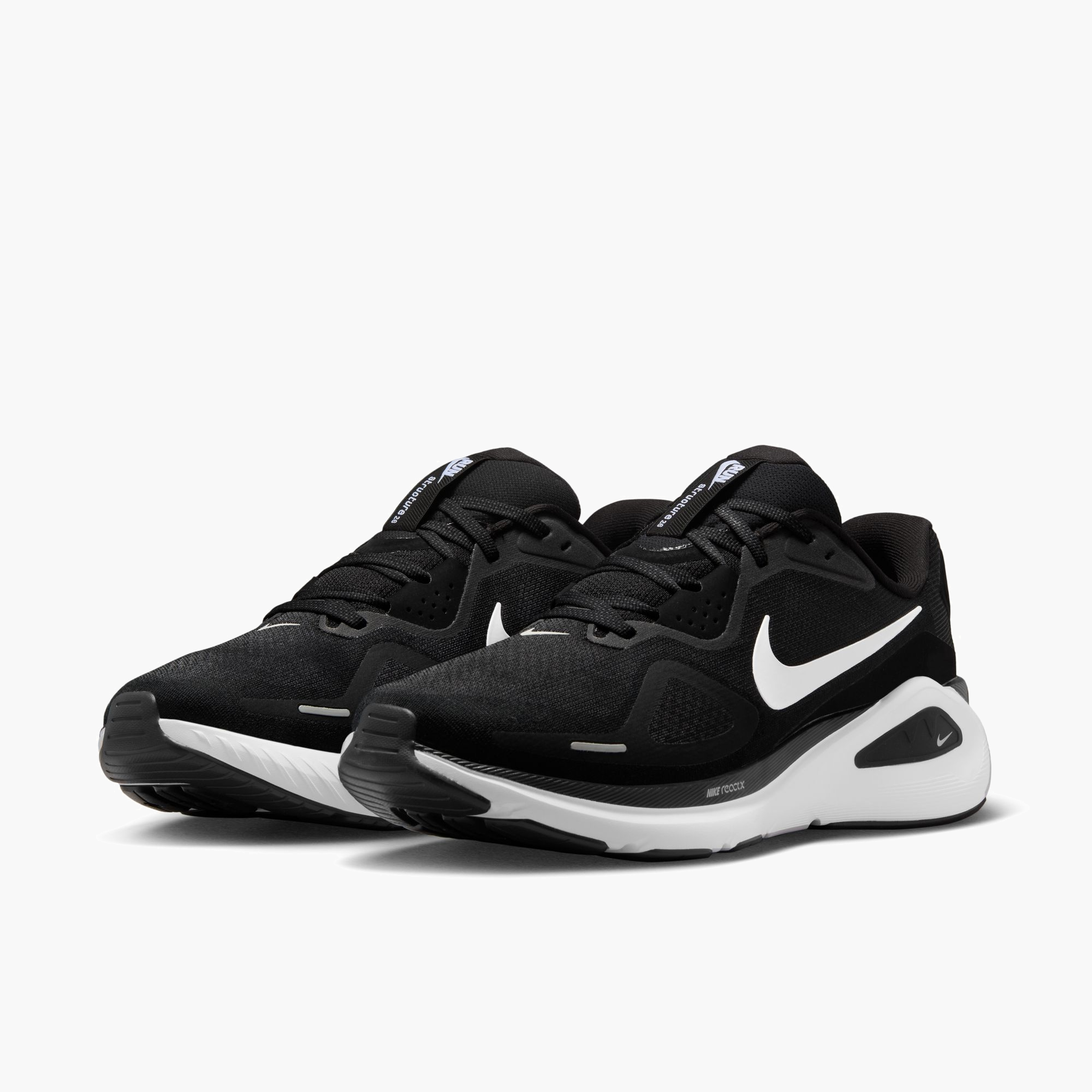 3/4 angle shot of Men's Structure 26 in Black / White-Cool Grey-Metallic Silver