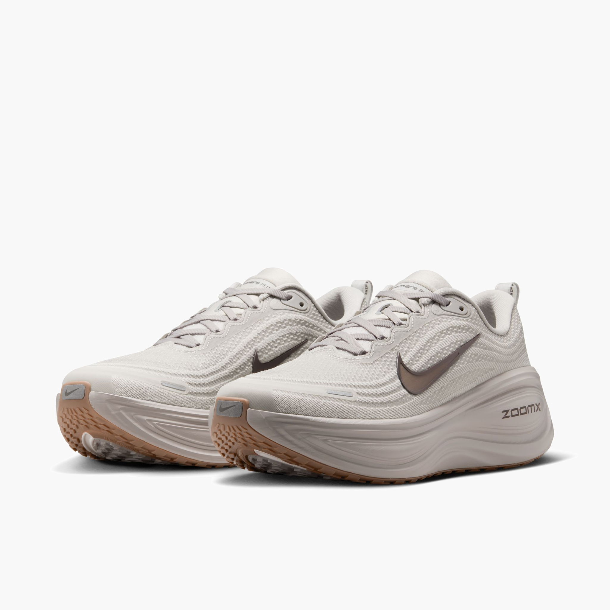3/4 angle shot of Men's Vomero Plus in College Grey / Medium Ash-Lt Iron Ore