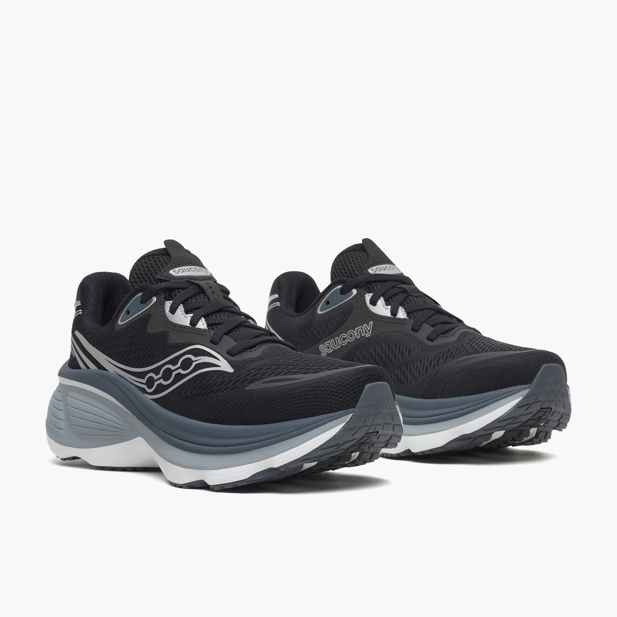 3/4 angle shot of Women's Hurricane 26 in Black / Silver