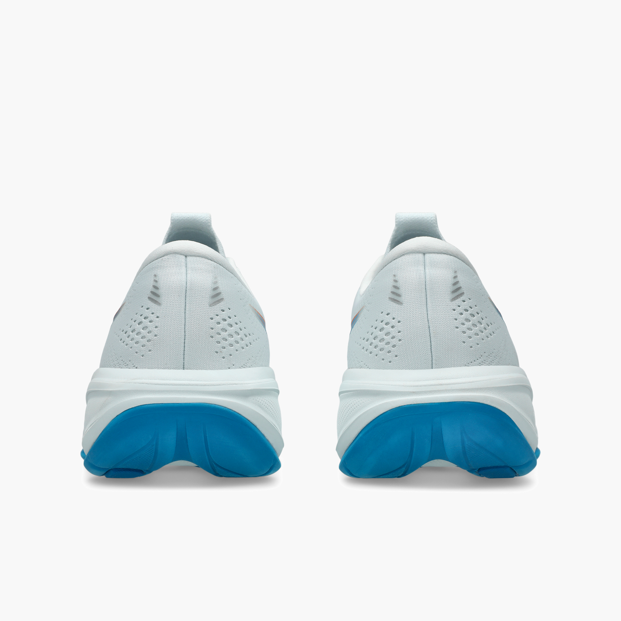 Heel angle shot of Men's Gel-Cumulus 28 in Arctic Blue / Aegean Blue
