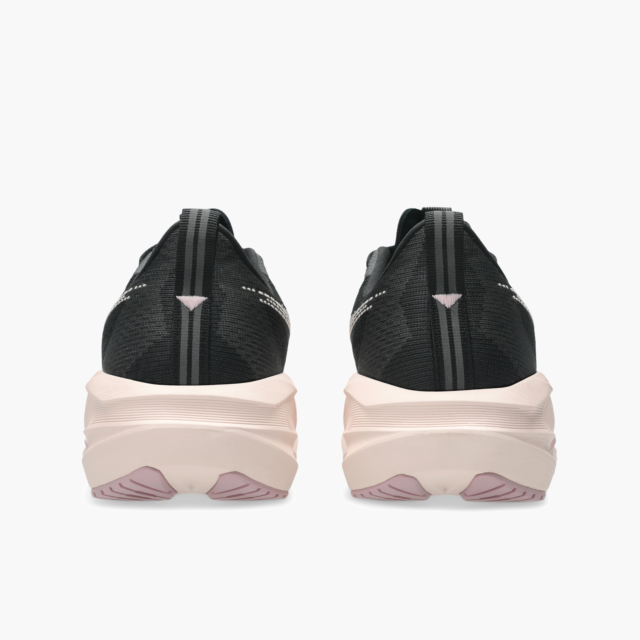 Heel angle shot of Women's Novablast 5 in Black / Pearl Pink