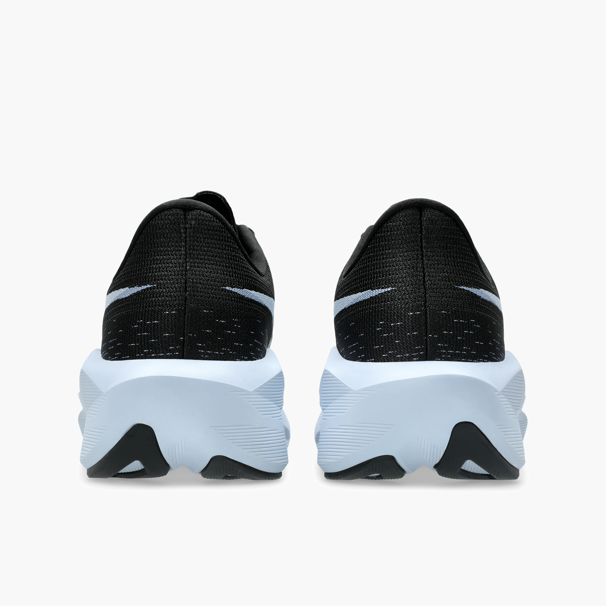 Heel angle shot of Women's Novablast 6 in Black / Solid Air
