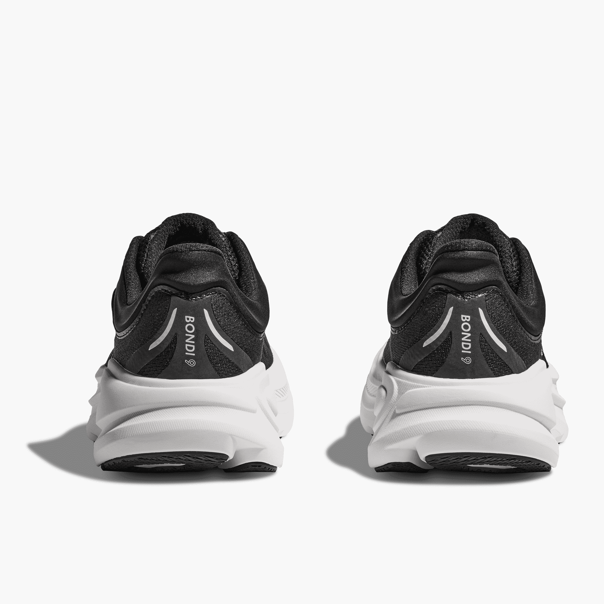 Heel angle shot of Women's Bondi 9 in Black / White