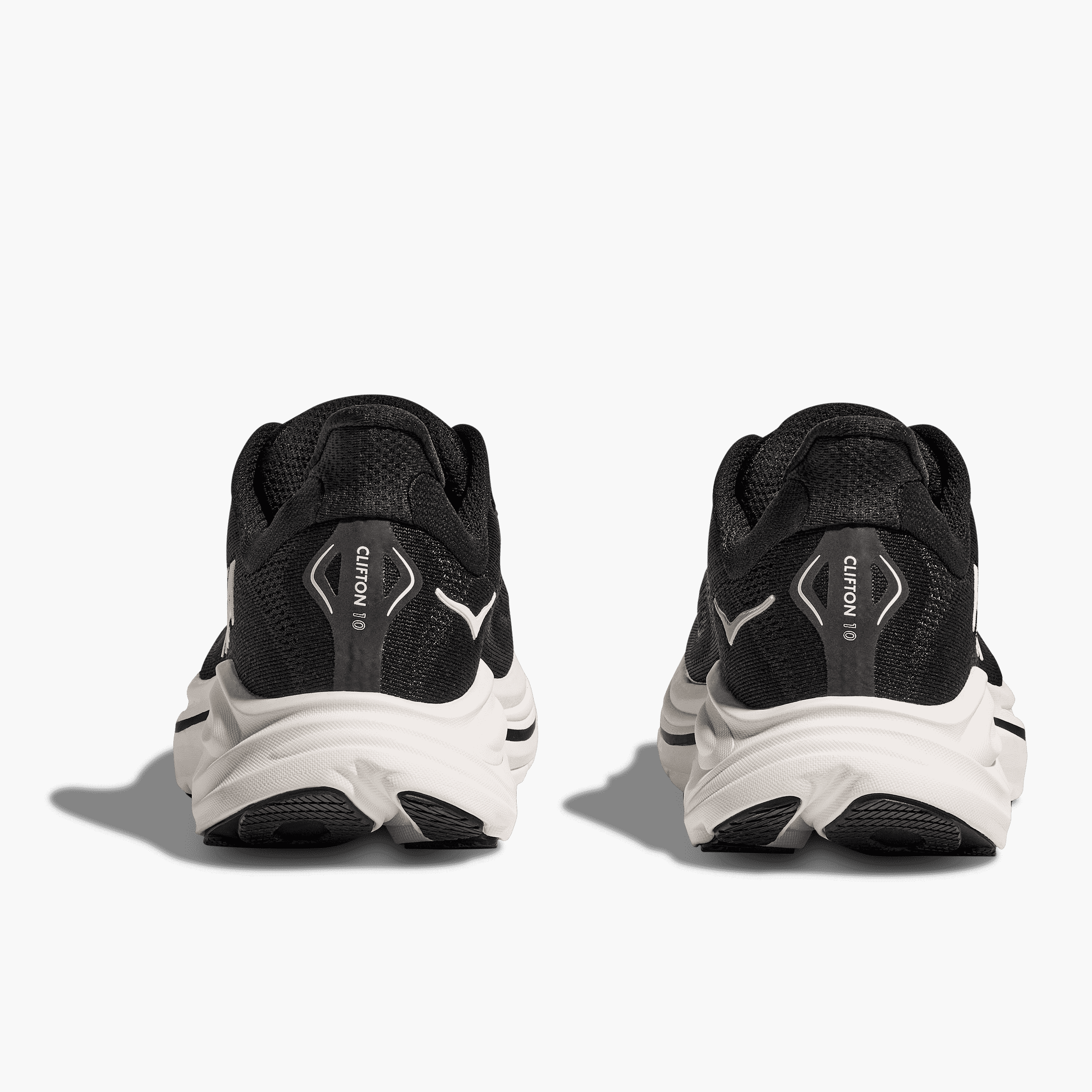 Heel angle shot of Women's Clifton 10 in Black / White