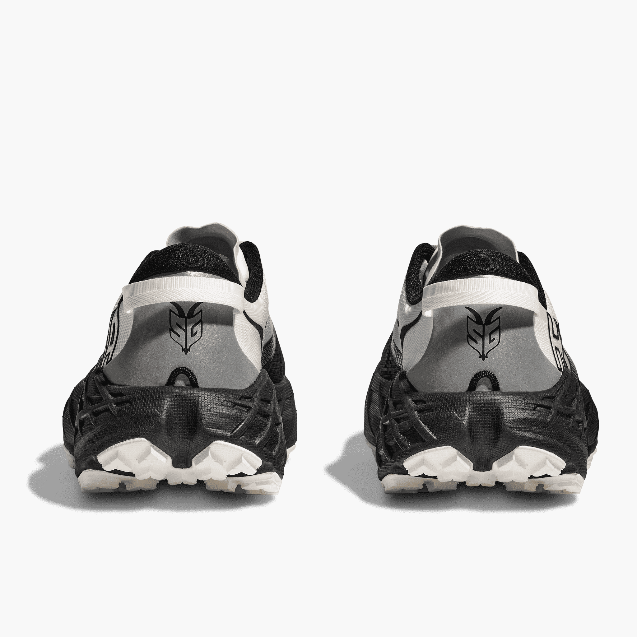 Heel angle shot of Men's Speedgoat 7 in Black / White