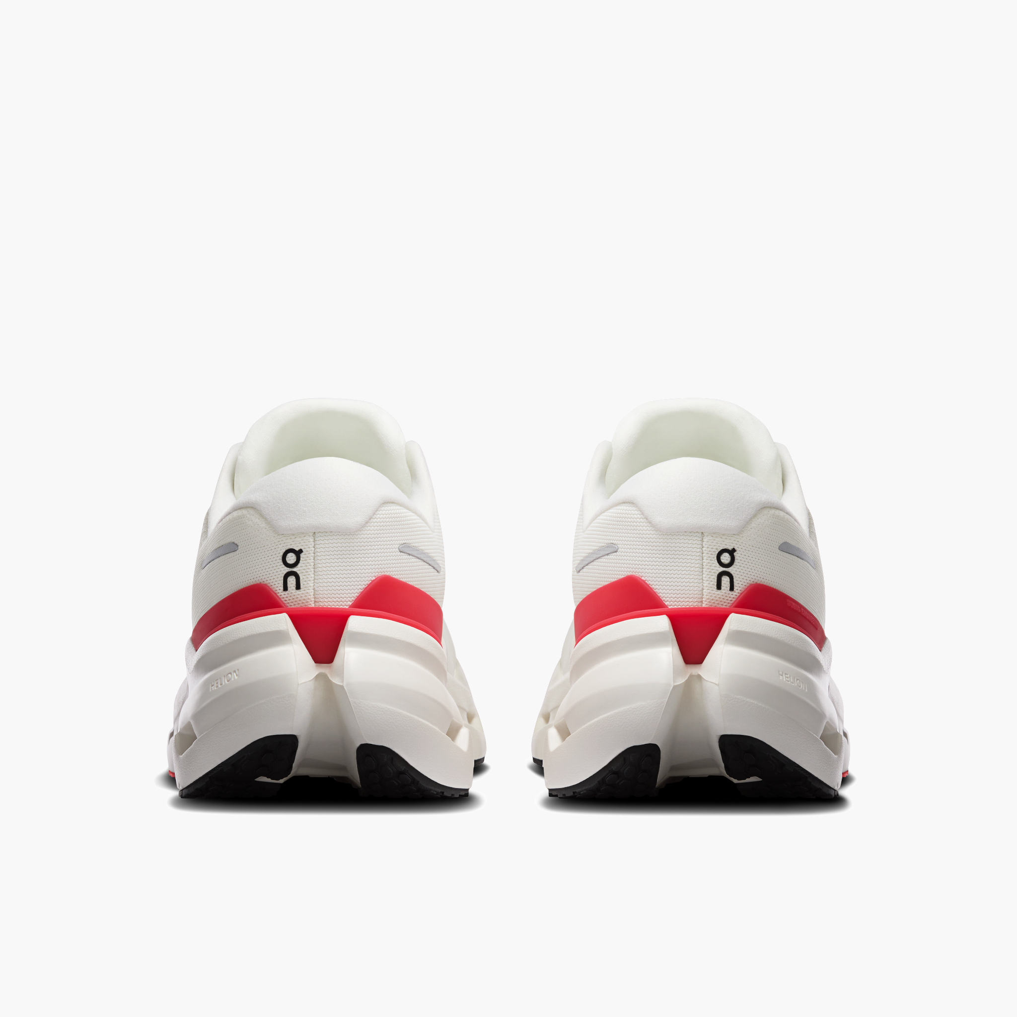 Heel angle shot of Men's Cloudrunner 3 in Ivory | Robin