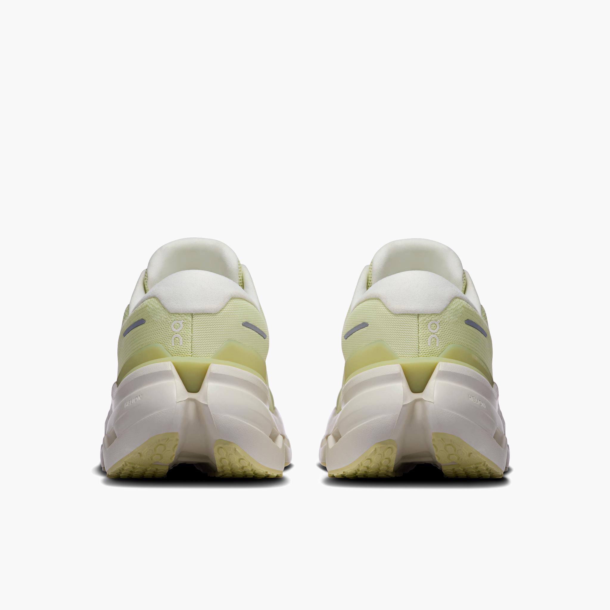 Heel angle shot of Men's Cloudrunner 3 in Linen | Ivory
