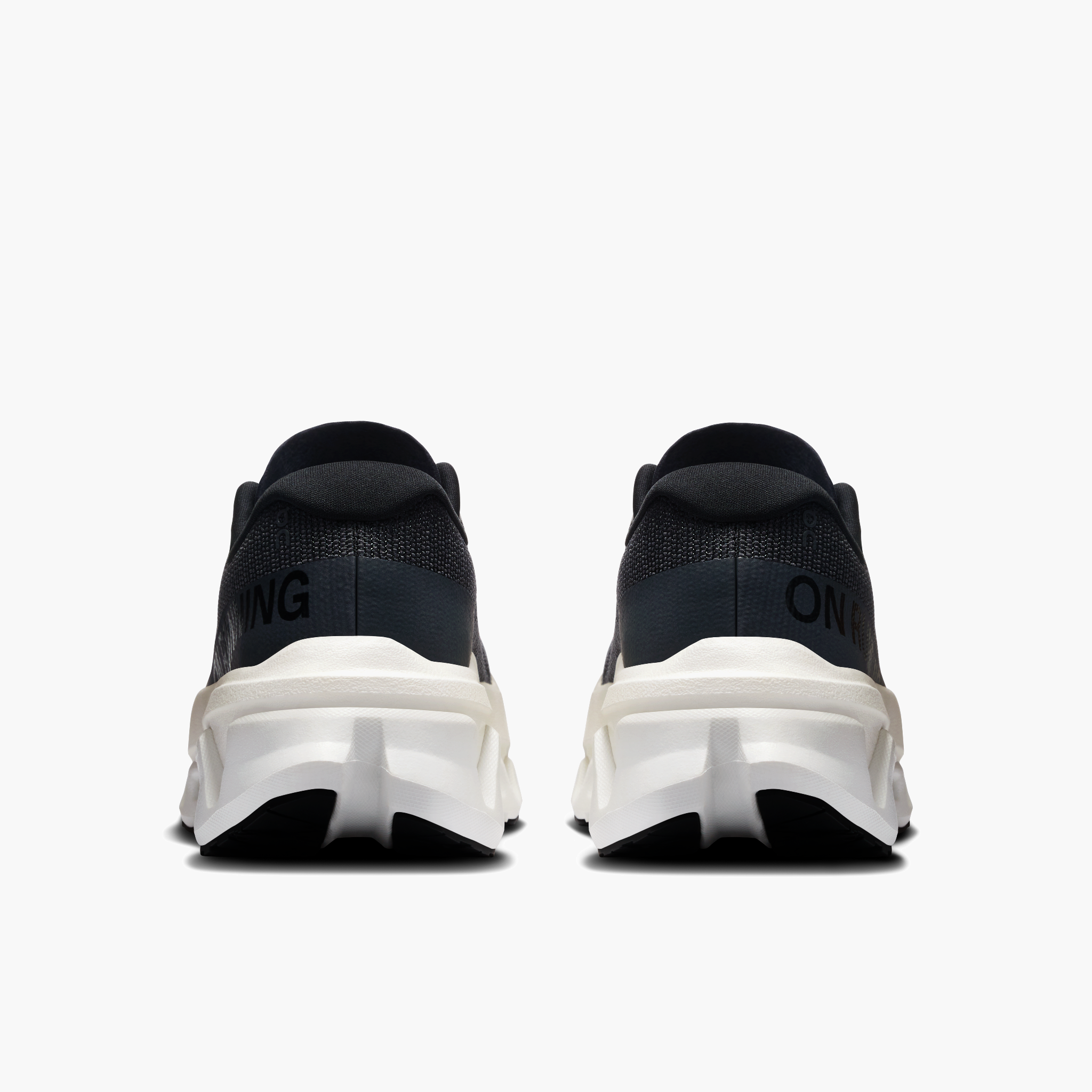 Heel angle shot of Women's Cloudmonster 3 Hyper in Black | Ivory