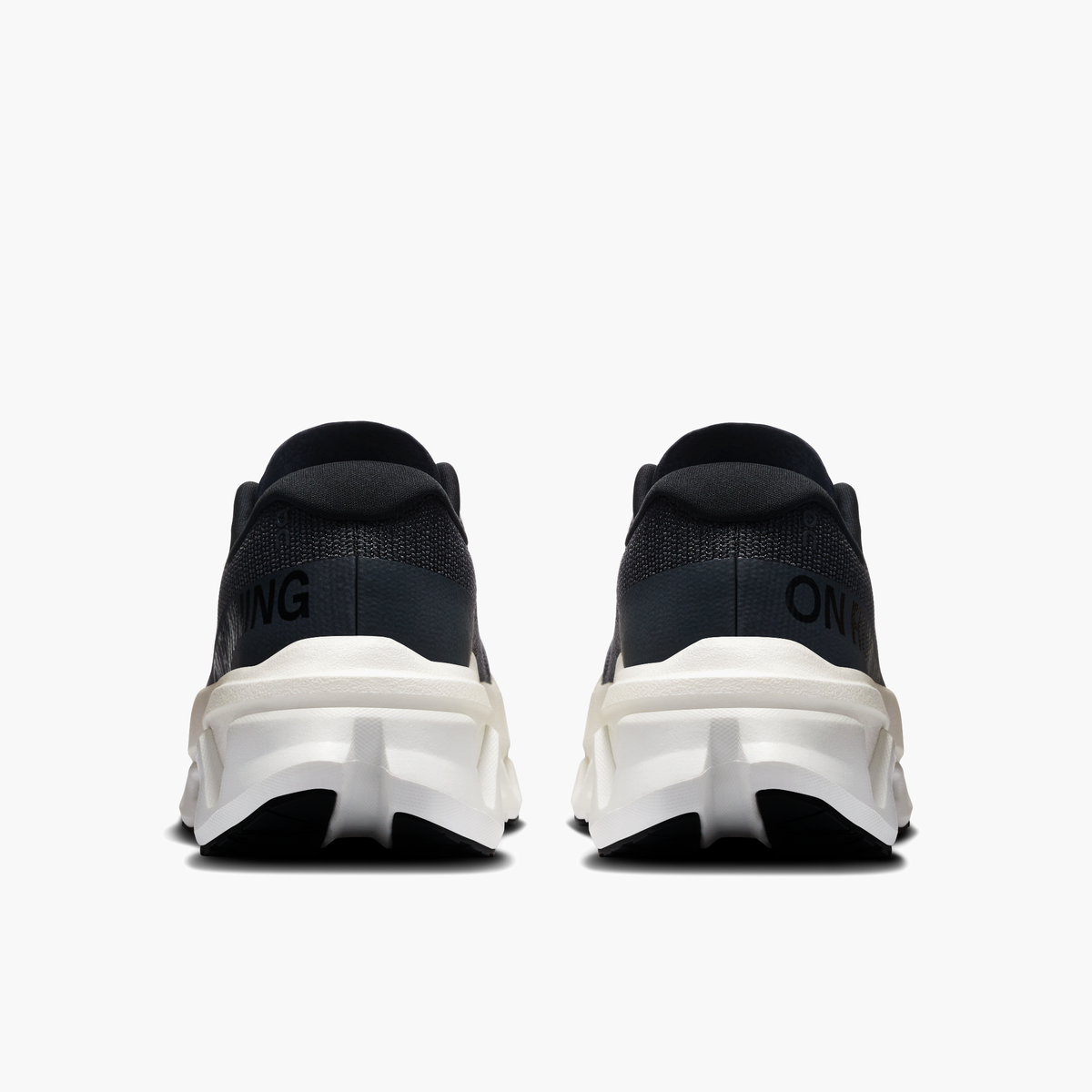 Heel angle shot of Women's Cloudmonster 3 Hyper in Black | Ivory