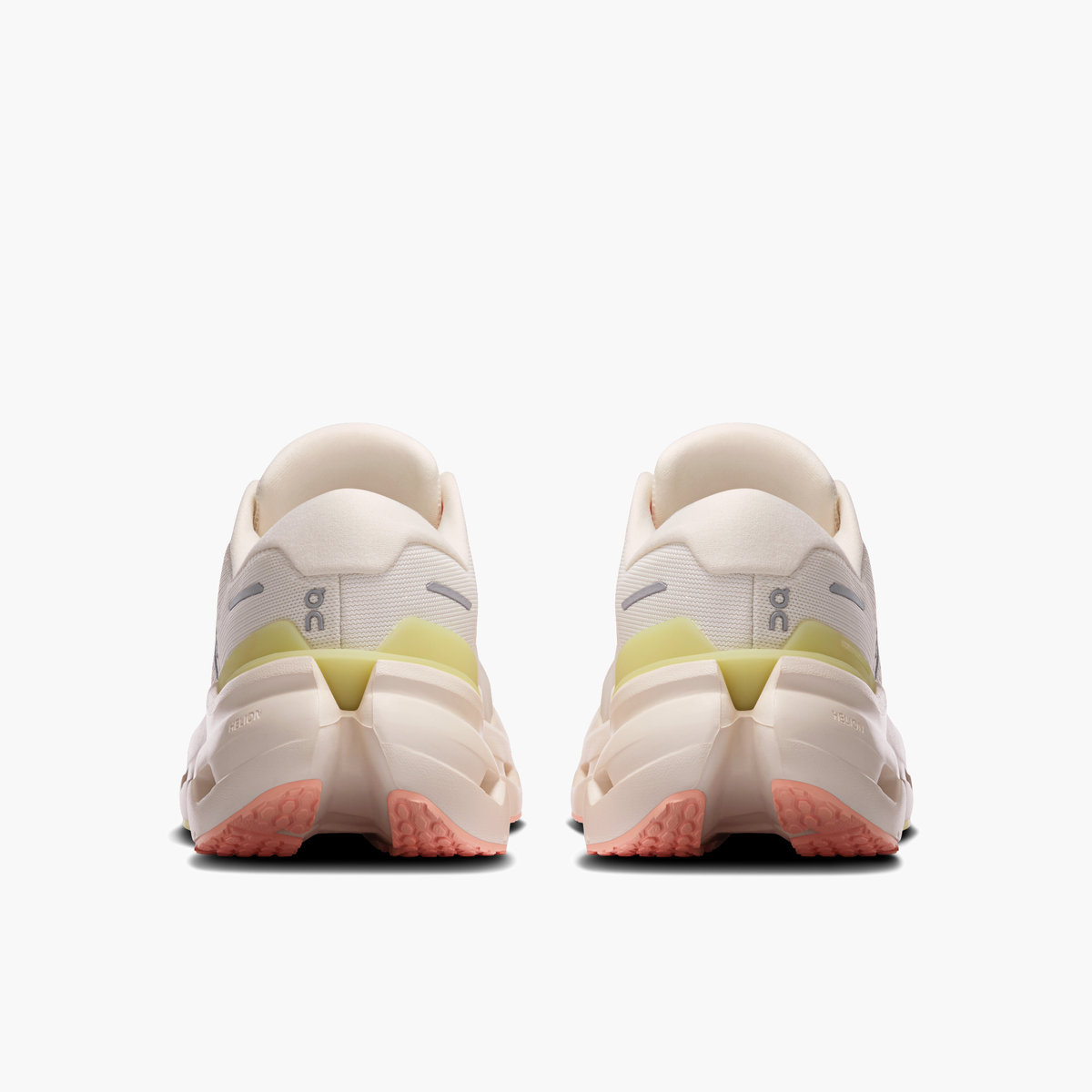 Heel angle shot of Women's Cloudrunner 3 in Ivory | Dew