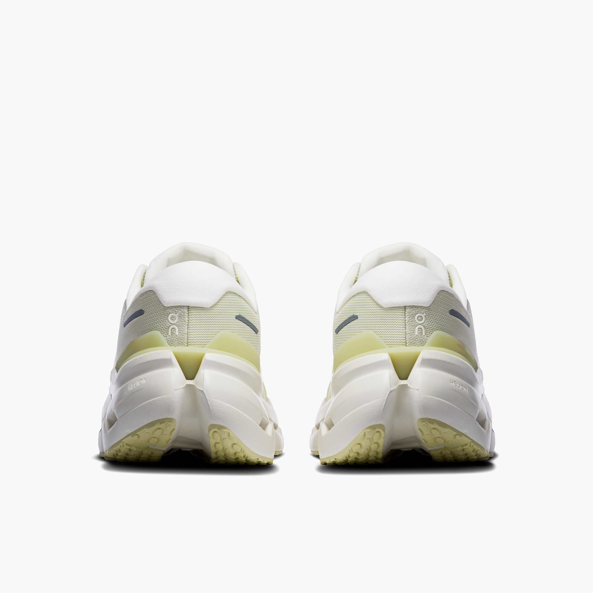 Heel angle shot of Women's Cloudrunner 3 in Seedling | Ivory