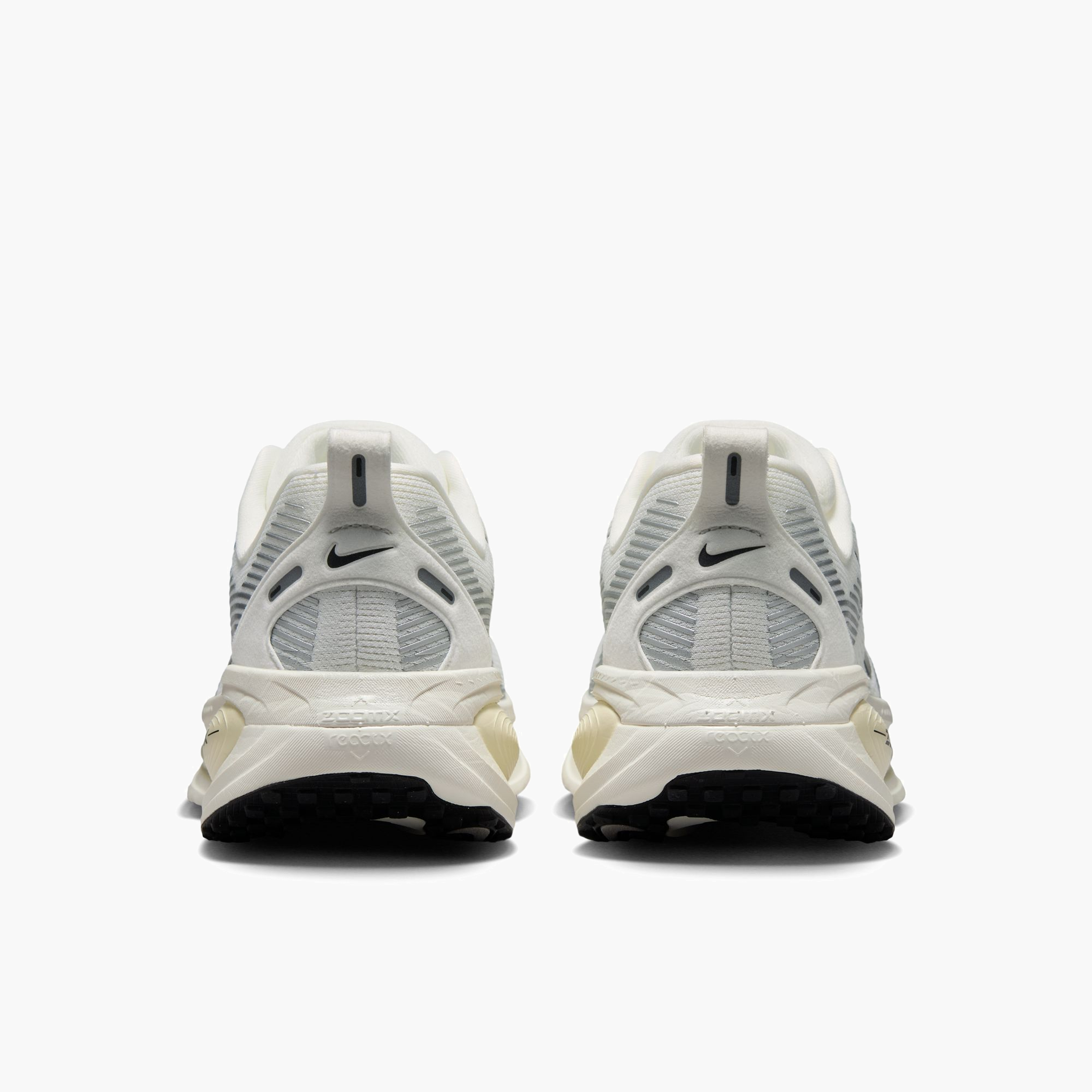 Heel angle shot of Women's Vomero 18 in Summit White / Black-Coconut Milk