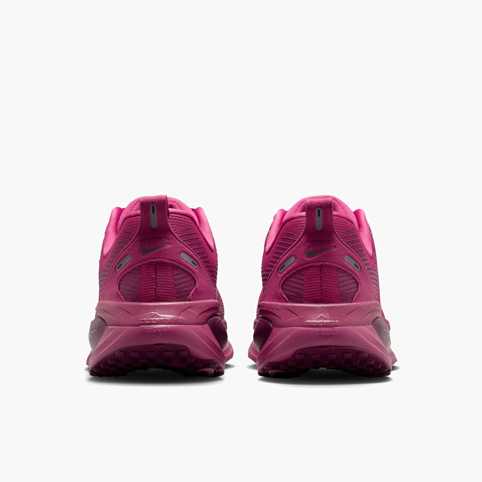 Heel angle shot of Women's Vomero 18 in Sweet Beet / Bordeaux-Red Stardust