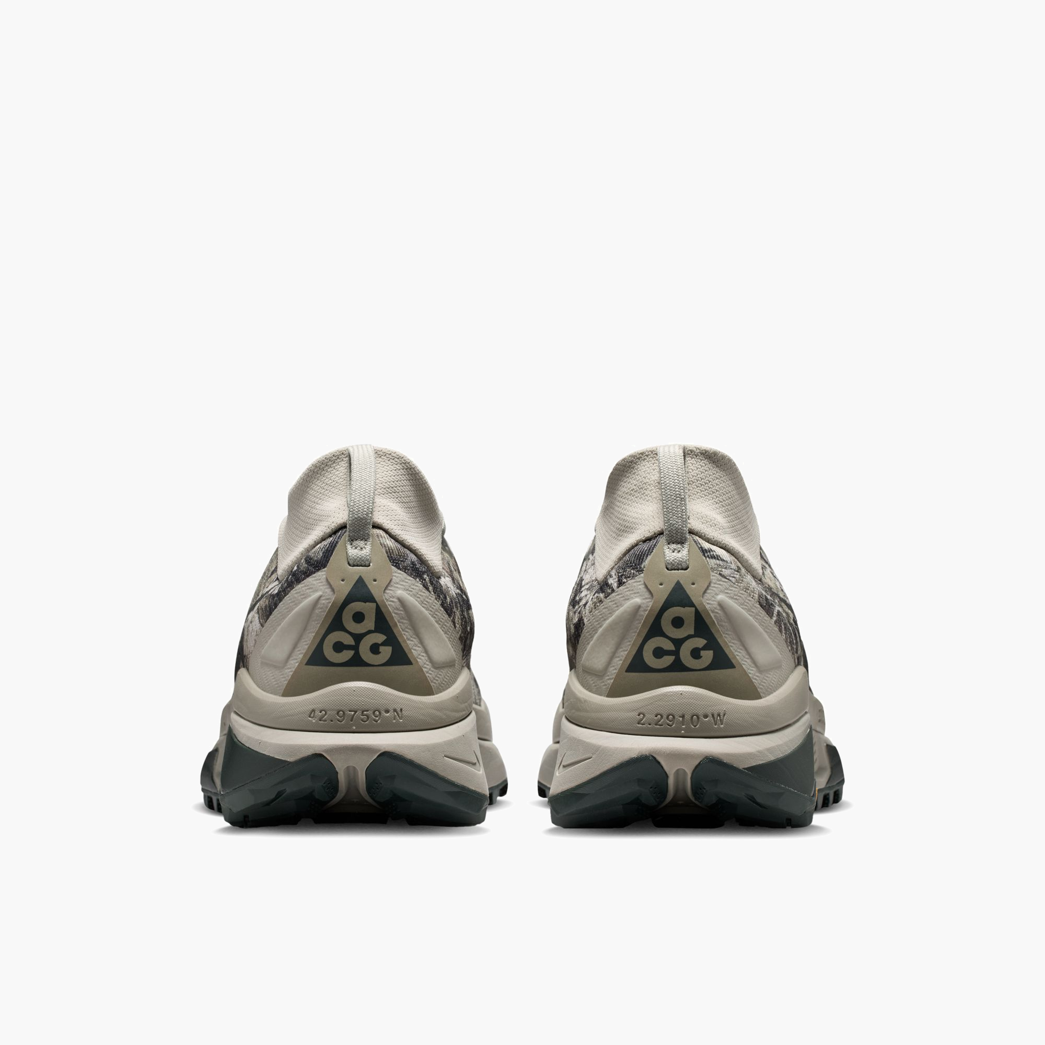 Heel angle shot of Men's ACG Zegama in Spruce Fog / Black Spruce-Sea Glass-Black