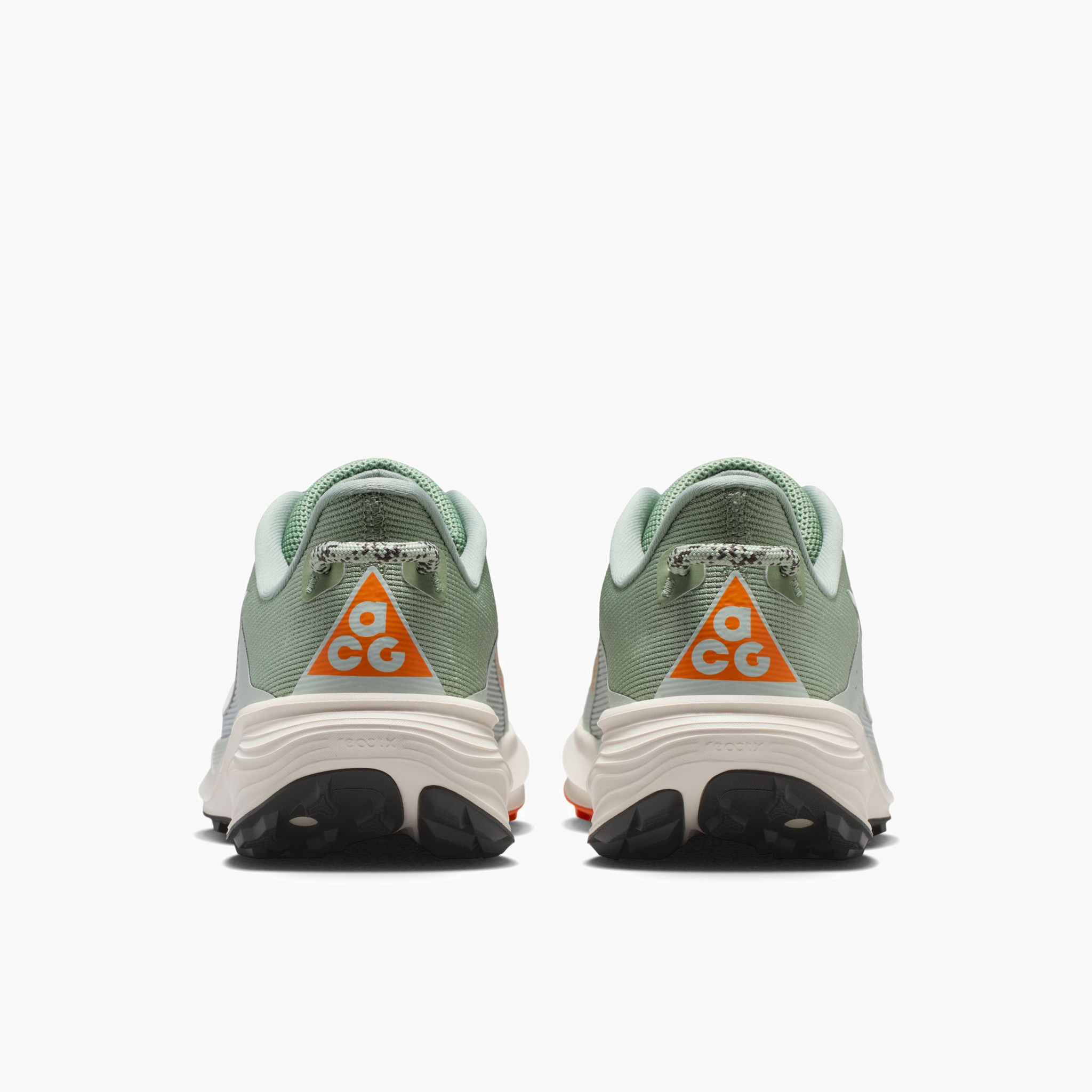 Heel angle shot of Women's ACG Pegasus in Jade Horizon / Phantom-Light Silver