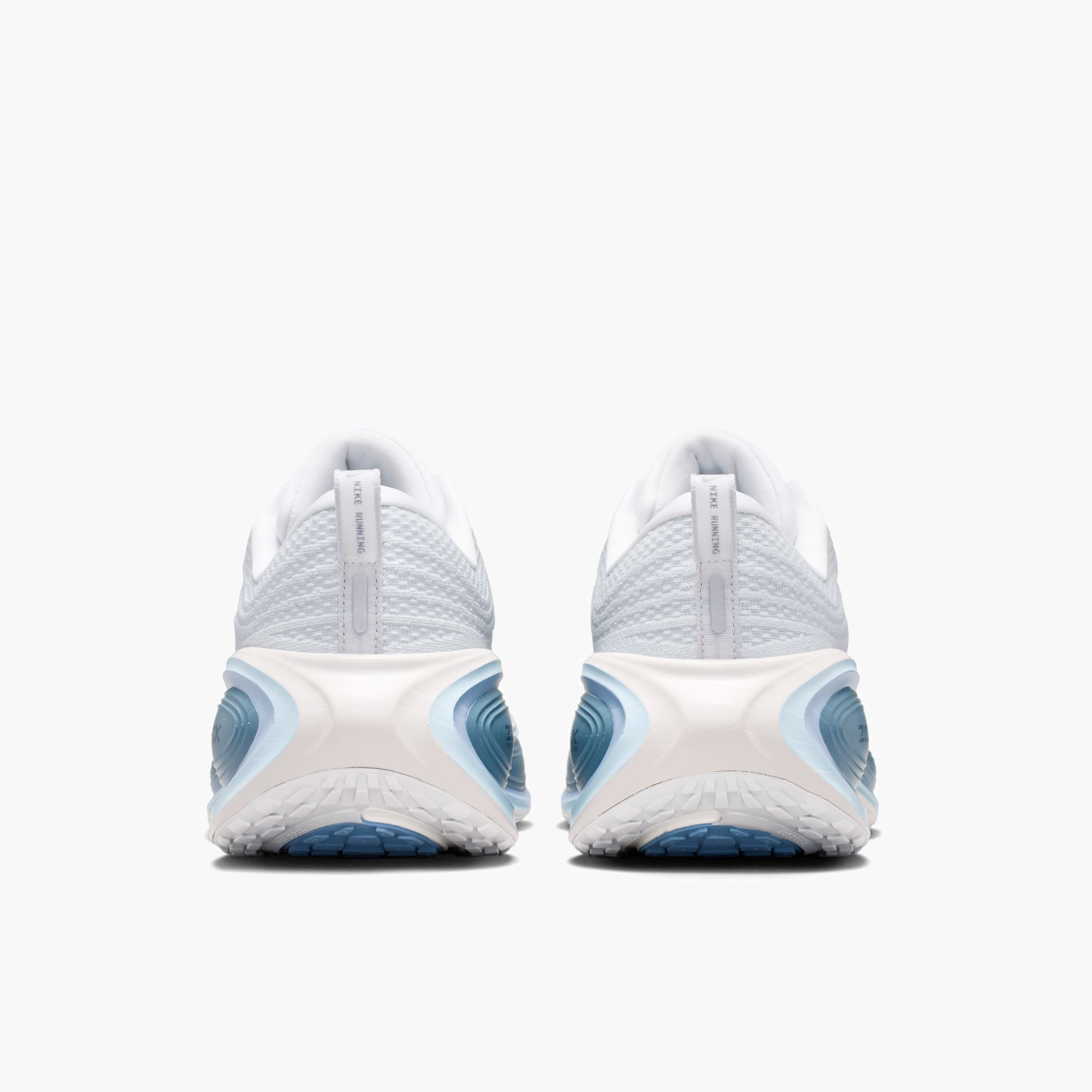 Heel angle shot of Men's Vomero Plus in Off White / Obsidian-Grey Fog-Thunderstorm