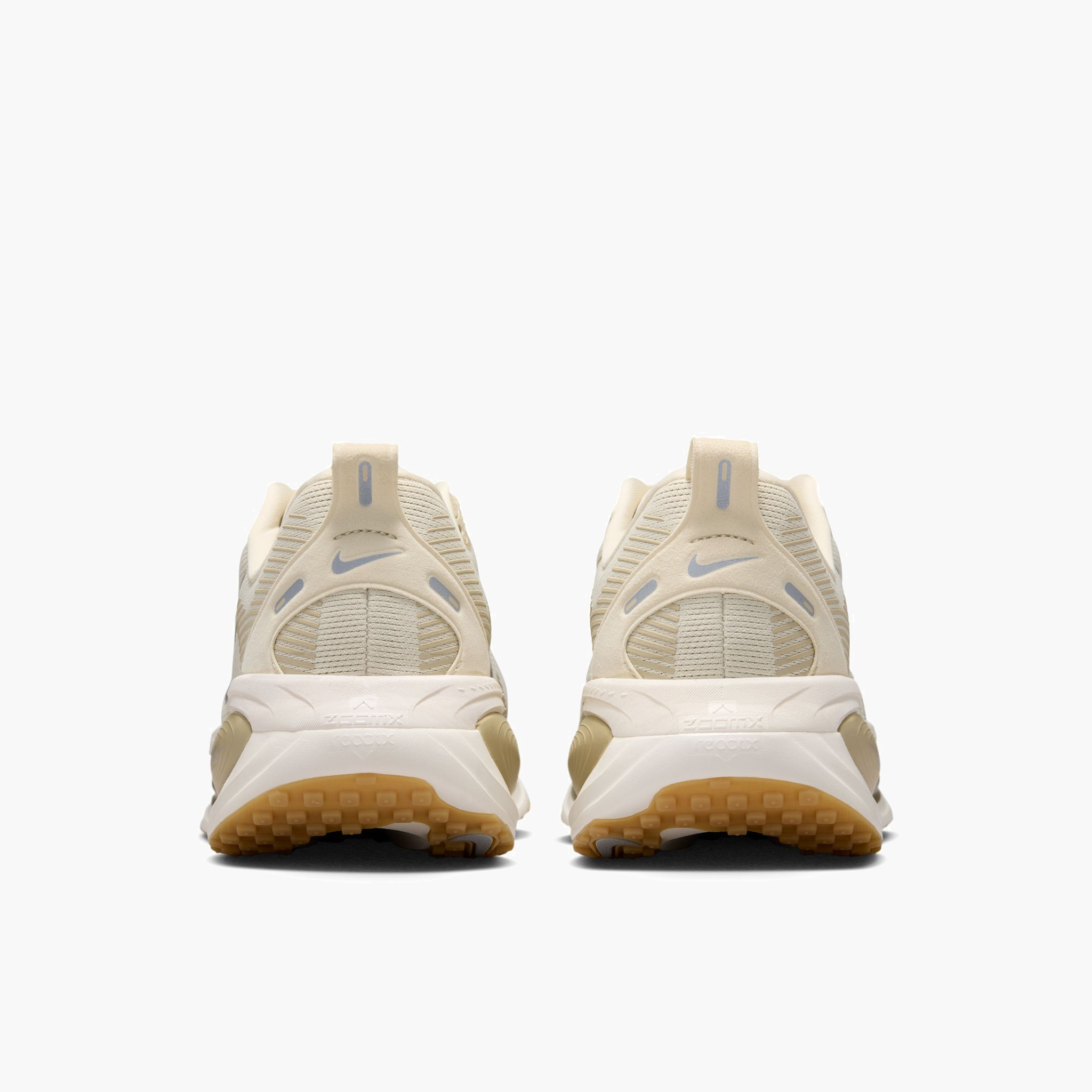 Heel angle shot of Men's Vomero 18 in Lt Khaki / Metallic Silver-Desert Khaki