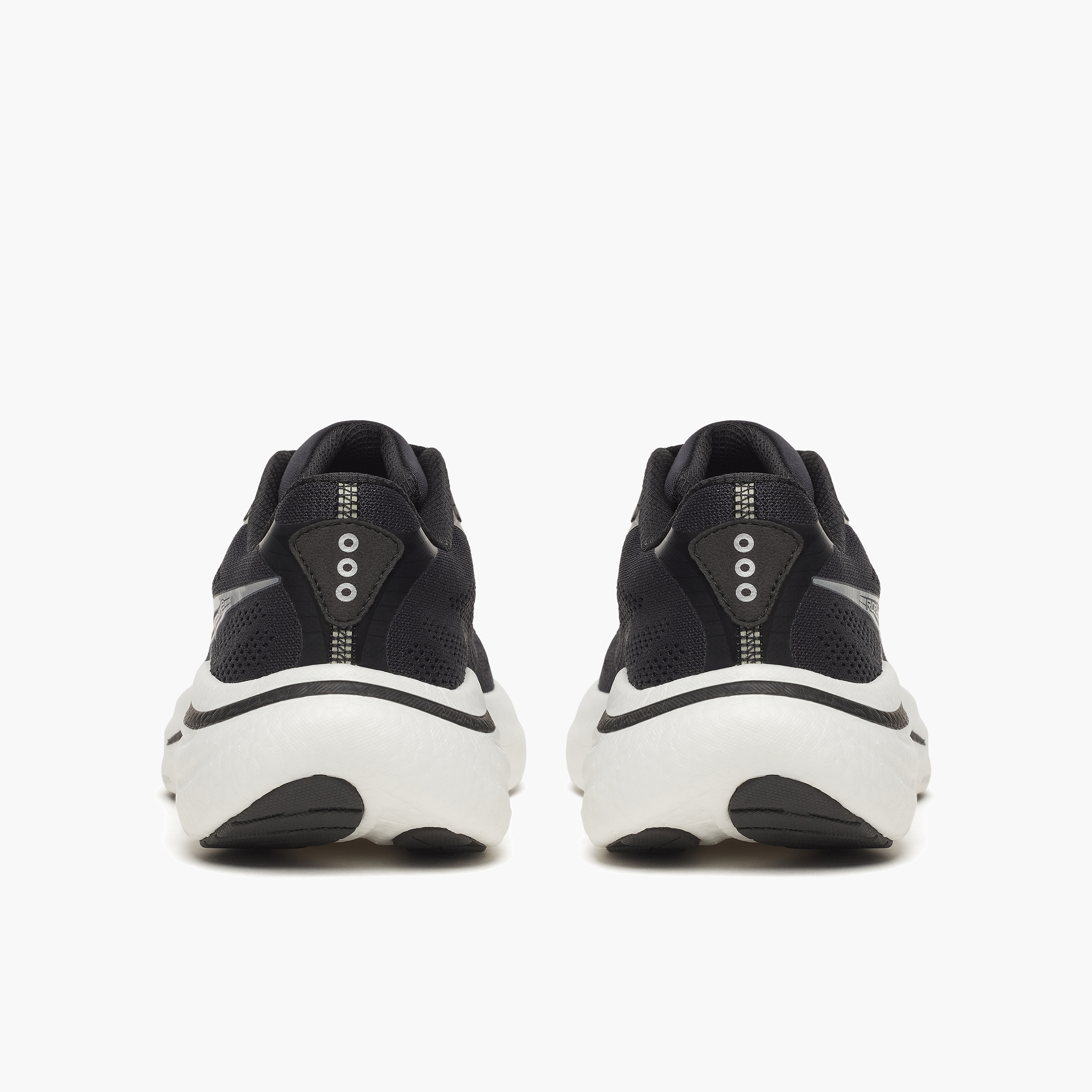 Heel angle shot of Women's Ride 19 in Black / Silver