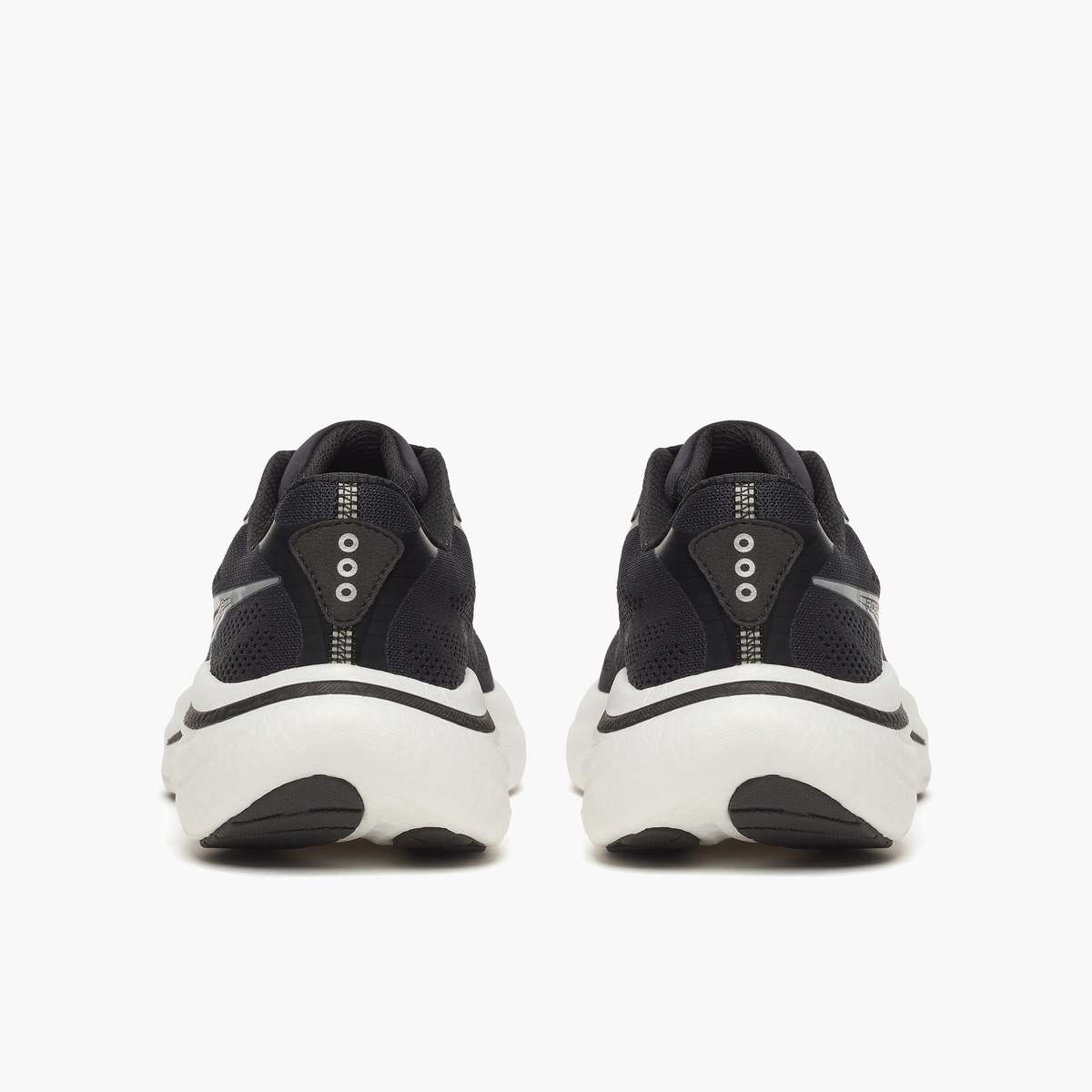 Heel angle shot of Women's Ride 19 in Black / Silver