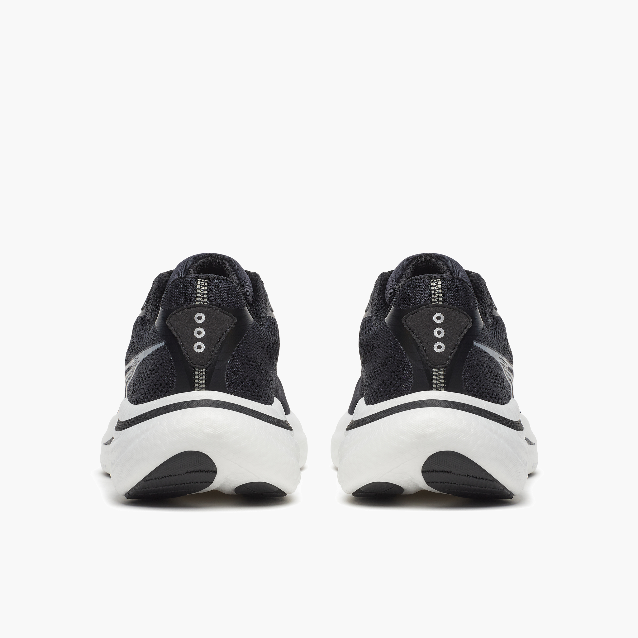 Heel angle shot of Men's Ride 19 in Black / Silver