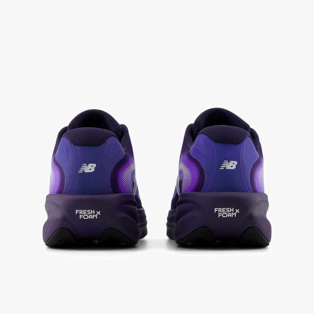 Heel angle shot of Women's Ellipse v1 in Boysenberry / Electricindigo / White