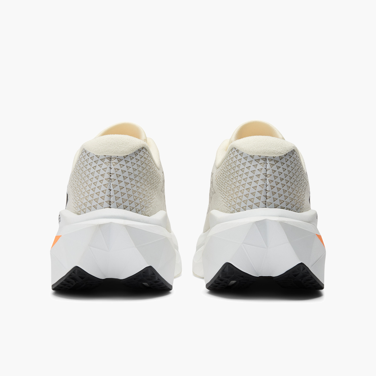 Heel angle shot of Women's Supercomp Trainer v3 in Angora