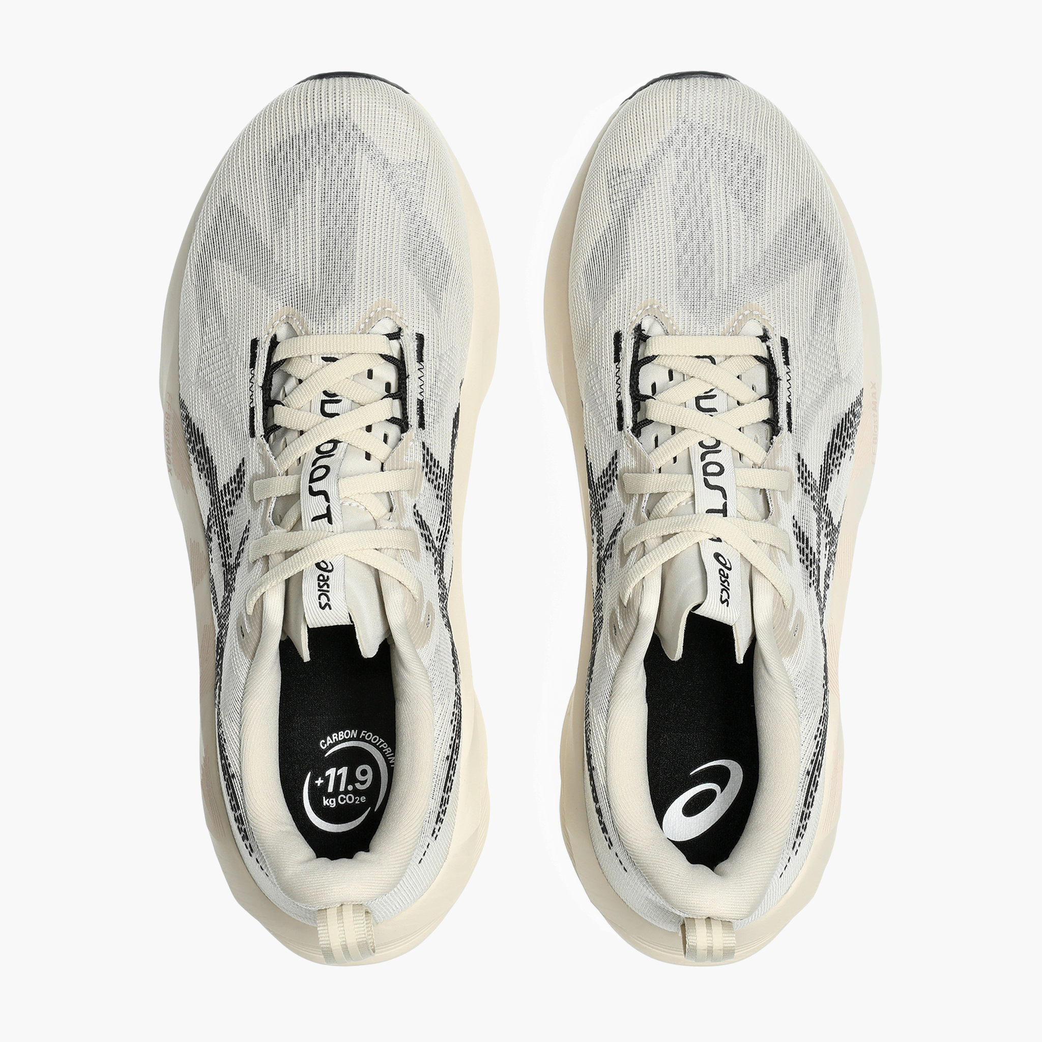 Overhead angle shot of Men's Novablast 5 in Oatmeal / Black